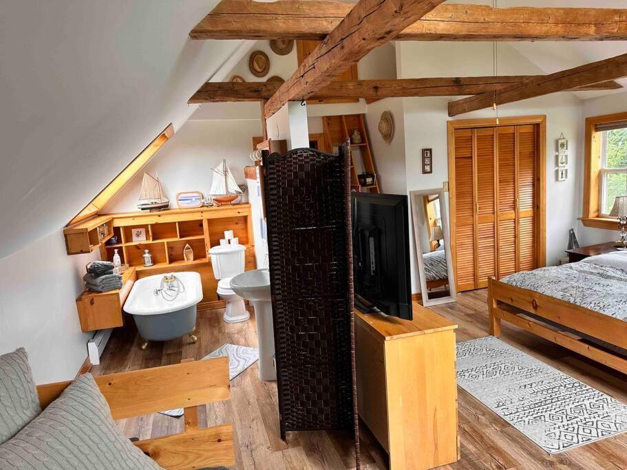 North River Lodge 4 bedrooms 3 baths home