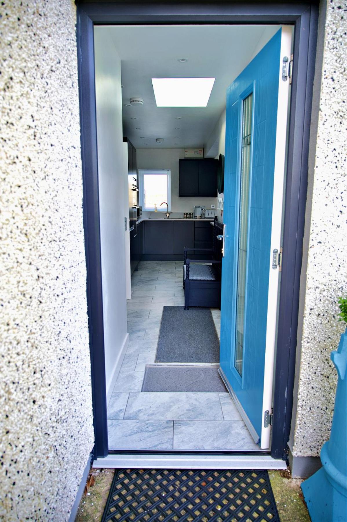 Criccieth 1 Bed Apartment Private patio Off Road Parking view 4