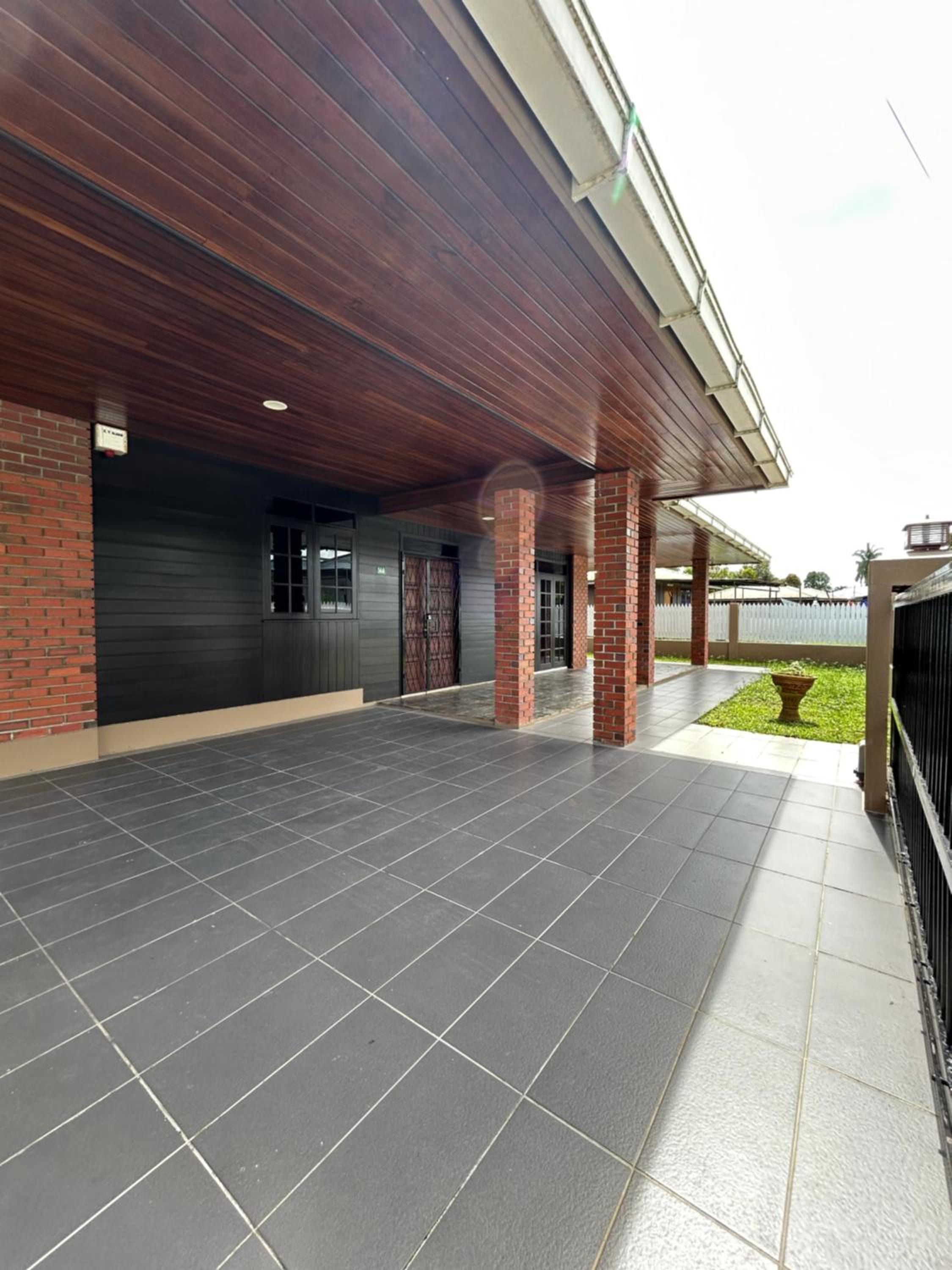 De Wooden Bungalow - Stutong Kuching