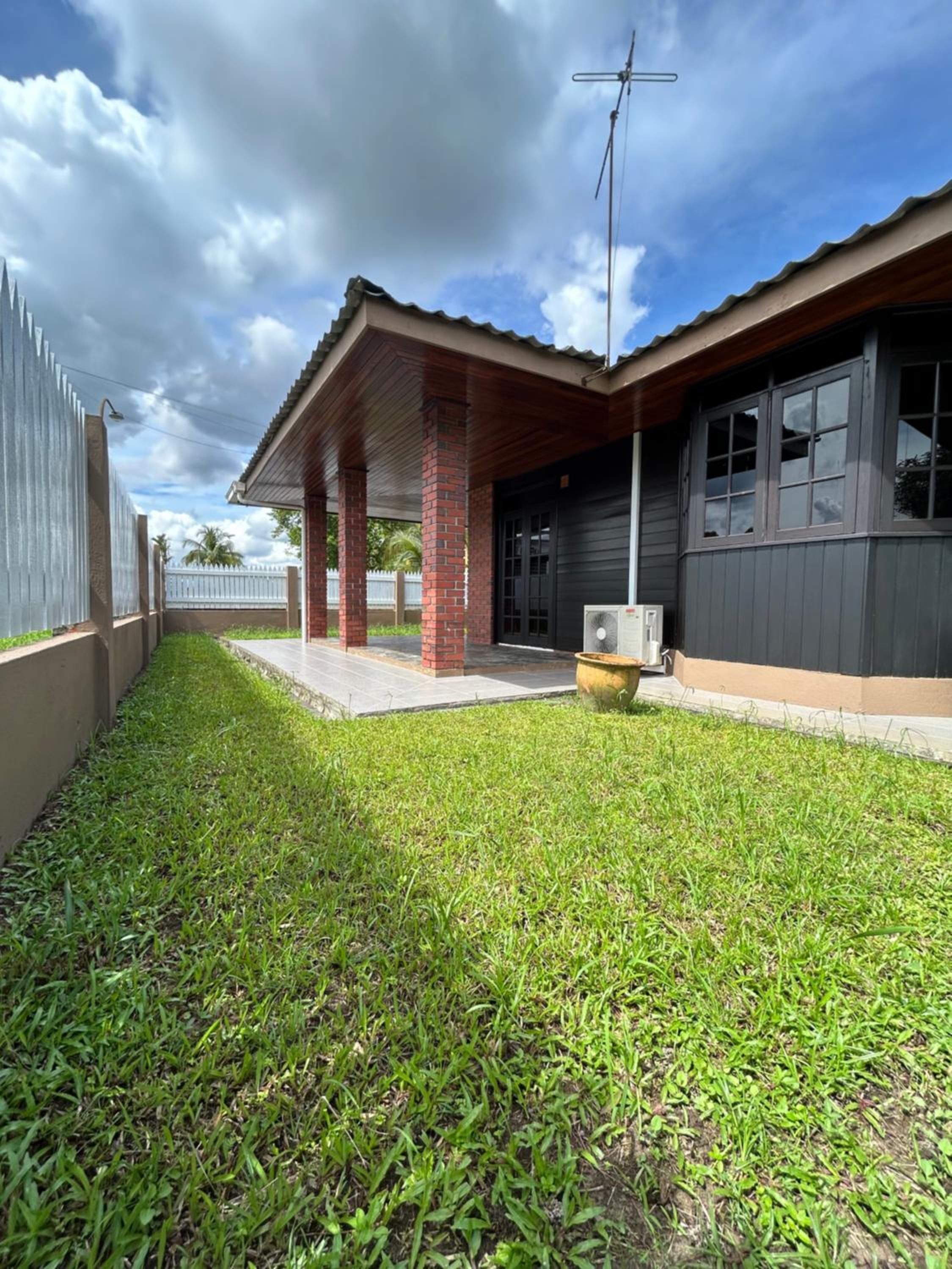 De Wooden Bungalow - Stutong Kuching