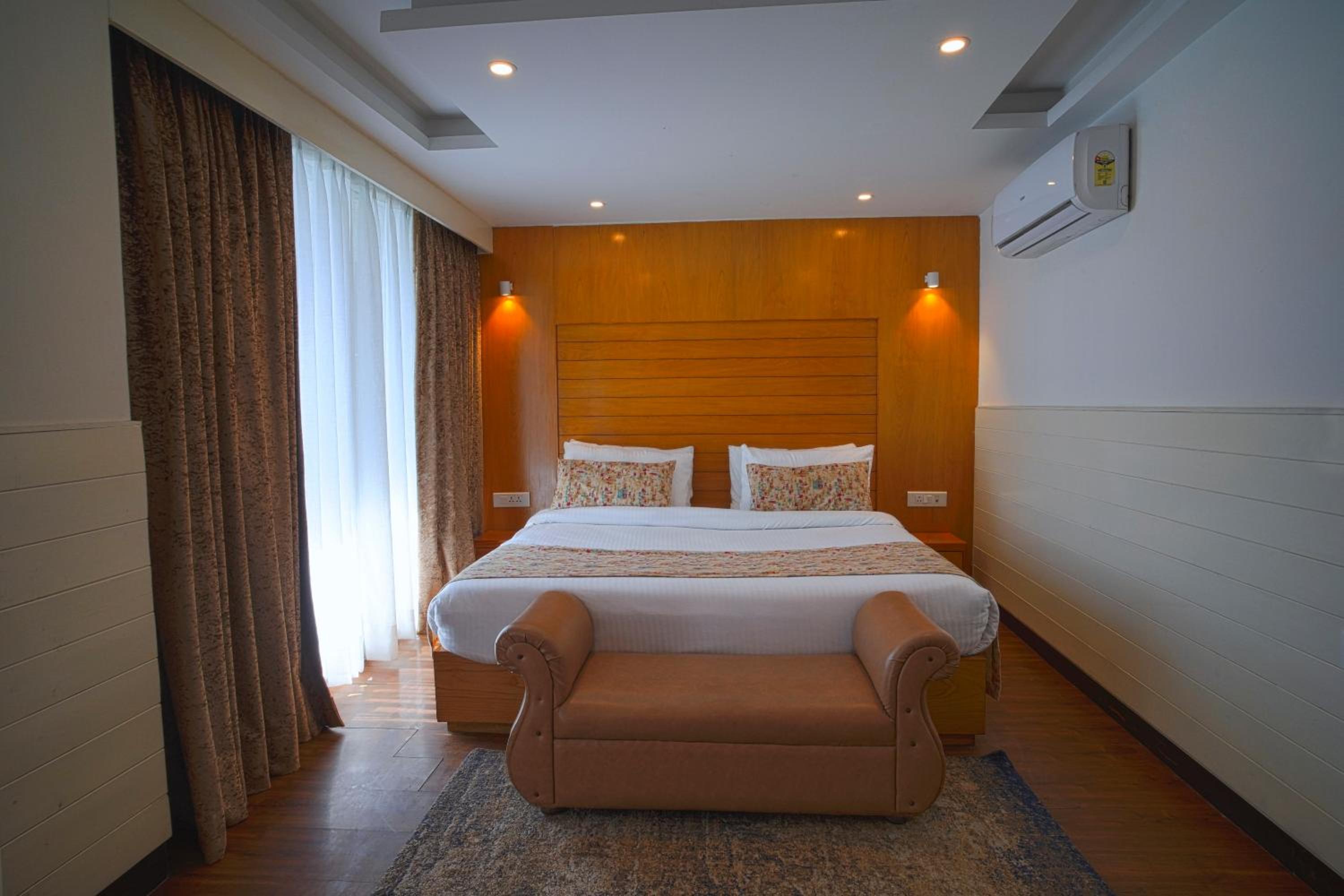 Yashshree Mussoorie Mall Road