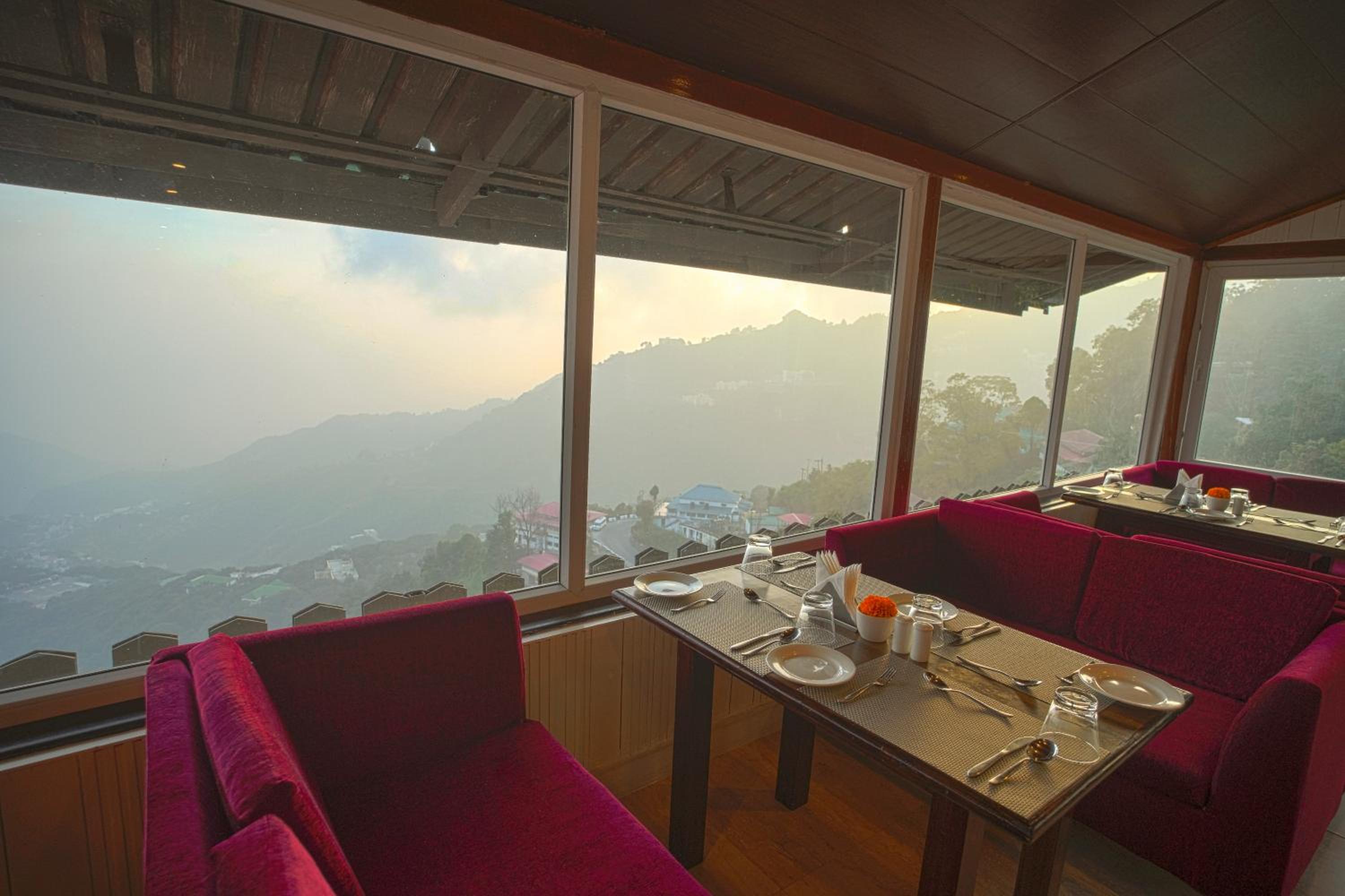 Yashshree Mussoorie Mall Road