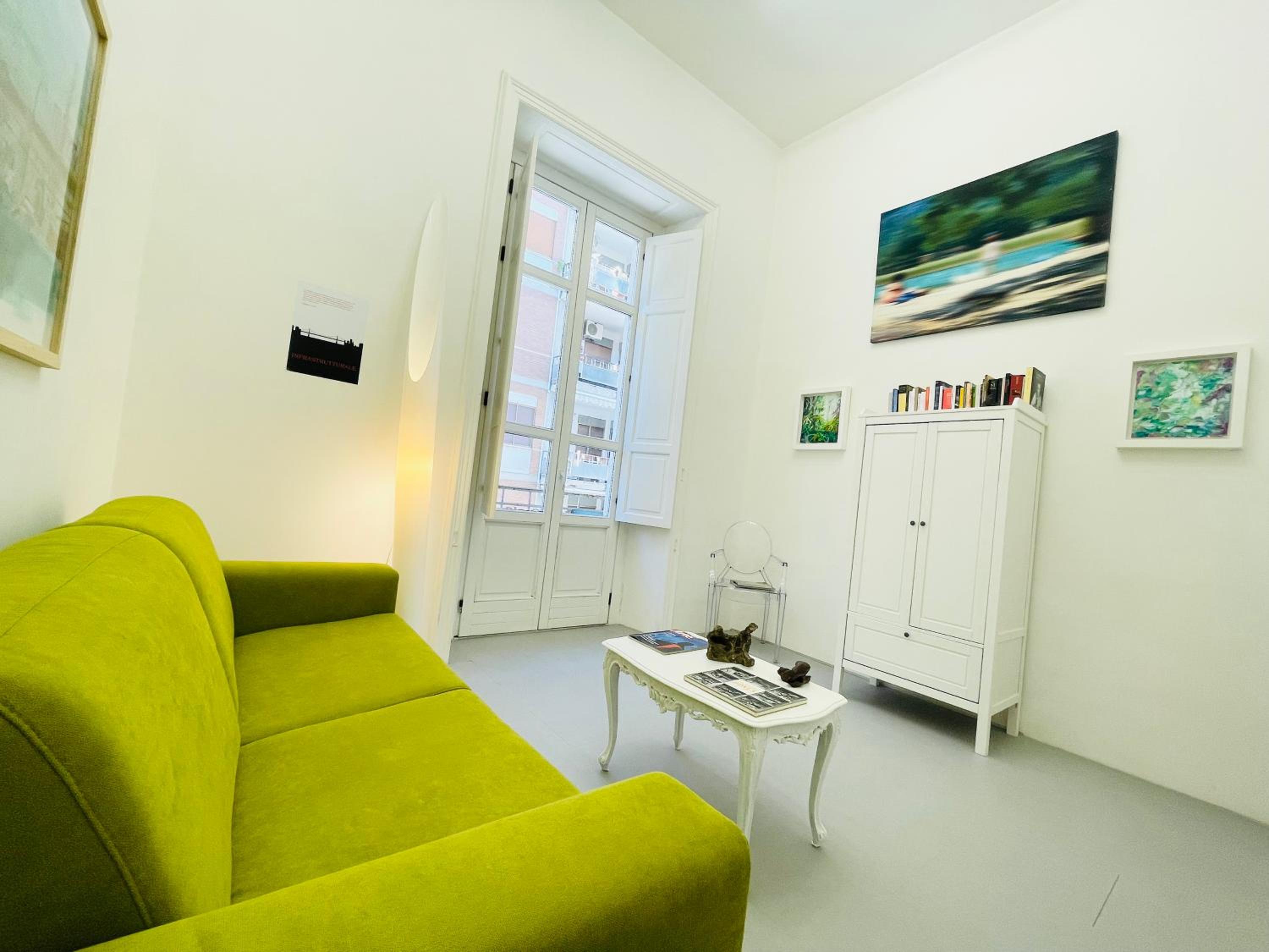 Hackert Art Room Apartment view 4