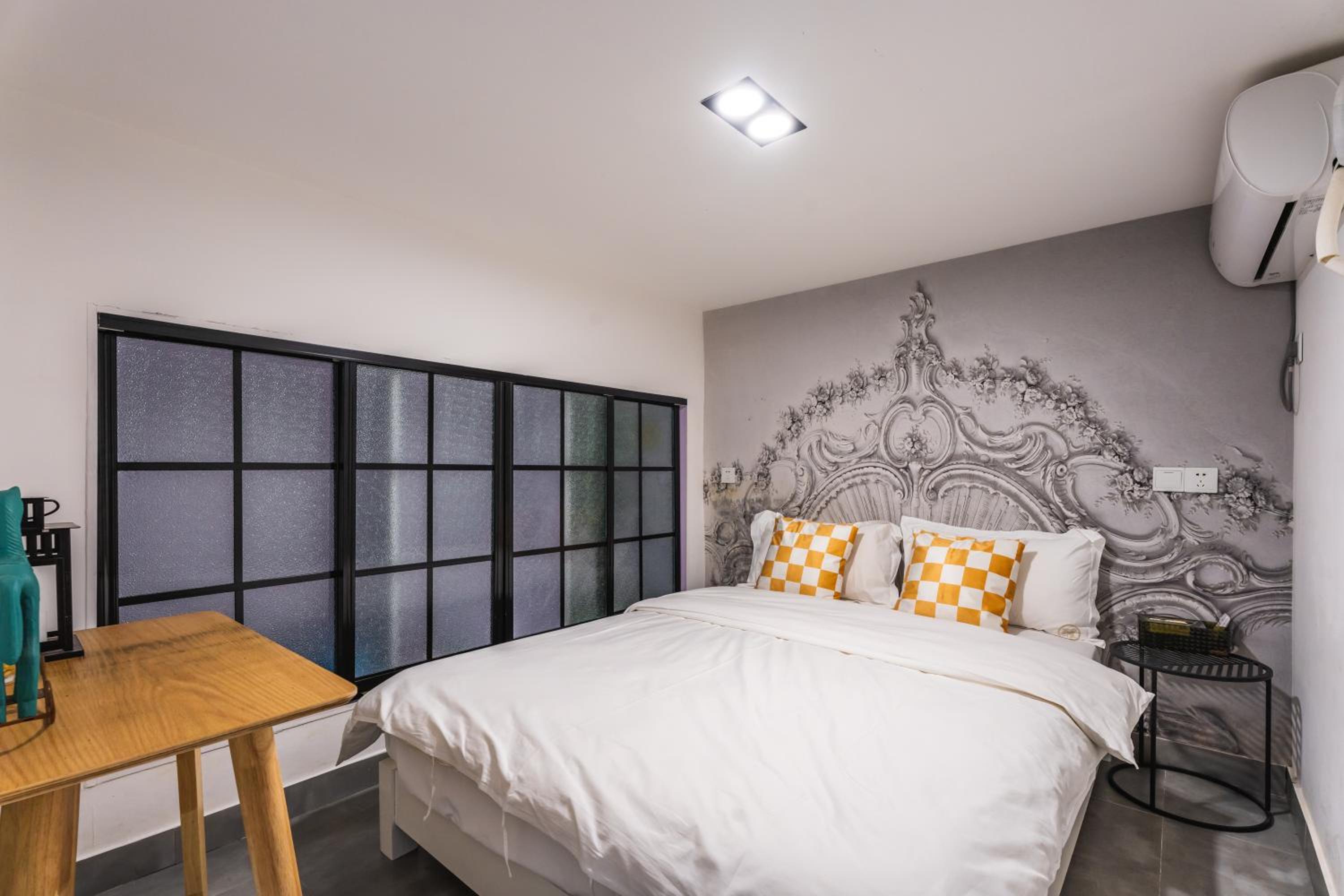Shanghai Hills& Art Suite 15 - Near Line 1 & 7 Changshu Road Metro