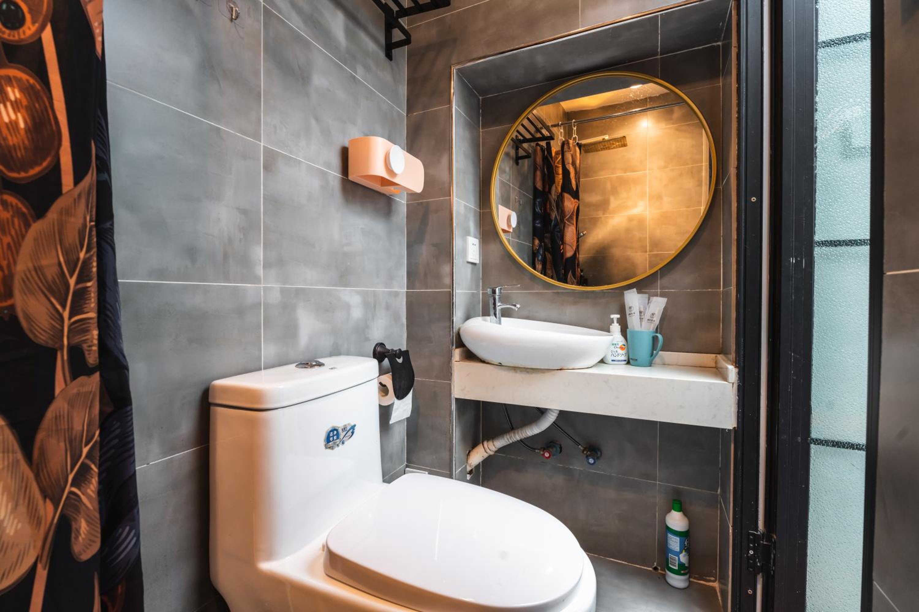 Shanghai Hills& Art Suite 15 - Near Line 1 & 7 Changshu Road Metro
