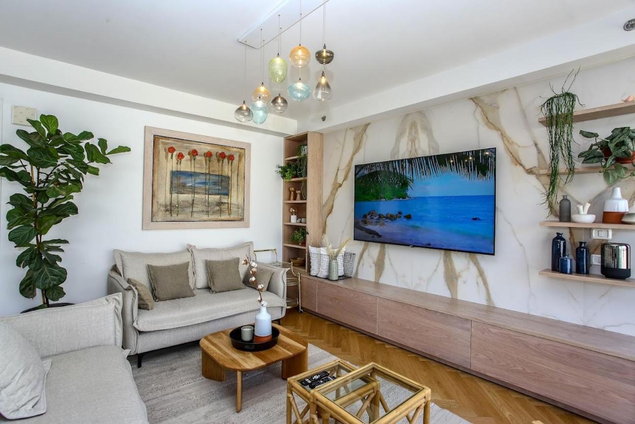 Ultra Luxury 3BR Beach Apartment