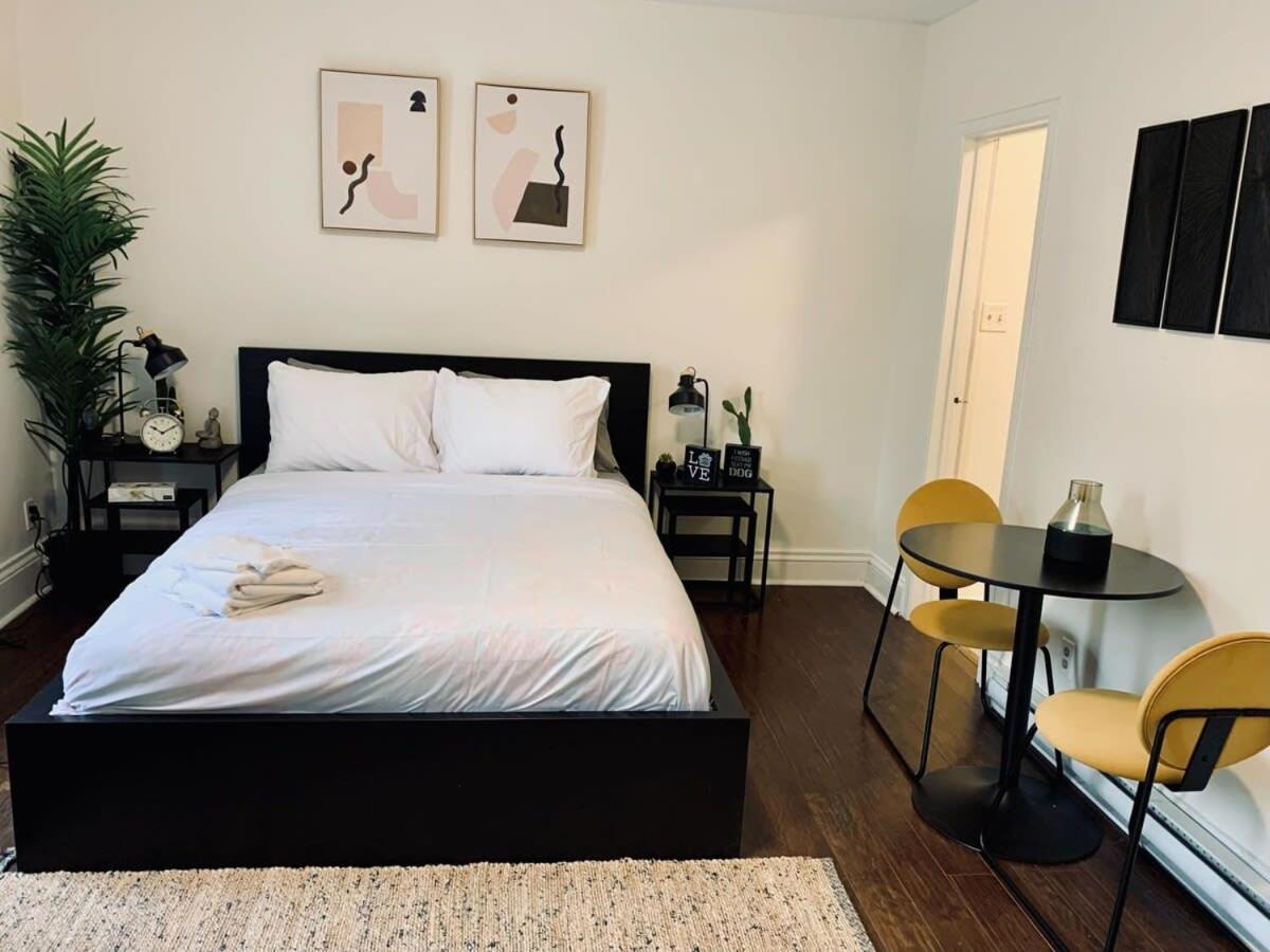 Pet-Friendly Lovely Studio #2 at Doggy Digs, Balcony