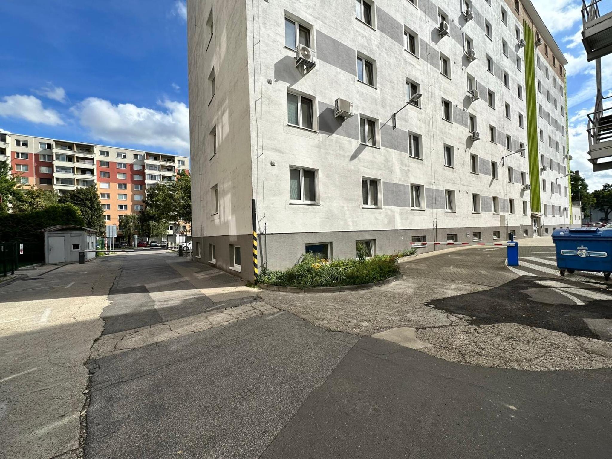 Cozy studio apartment in the wider center view 5