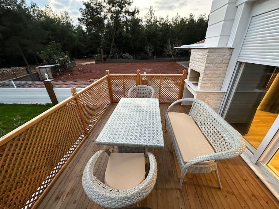 Deluxe Villa in Forest 4