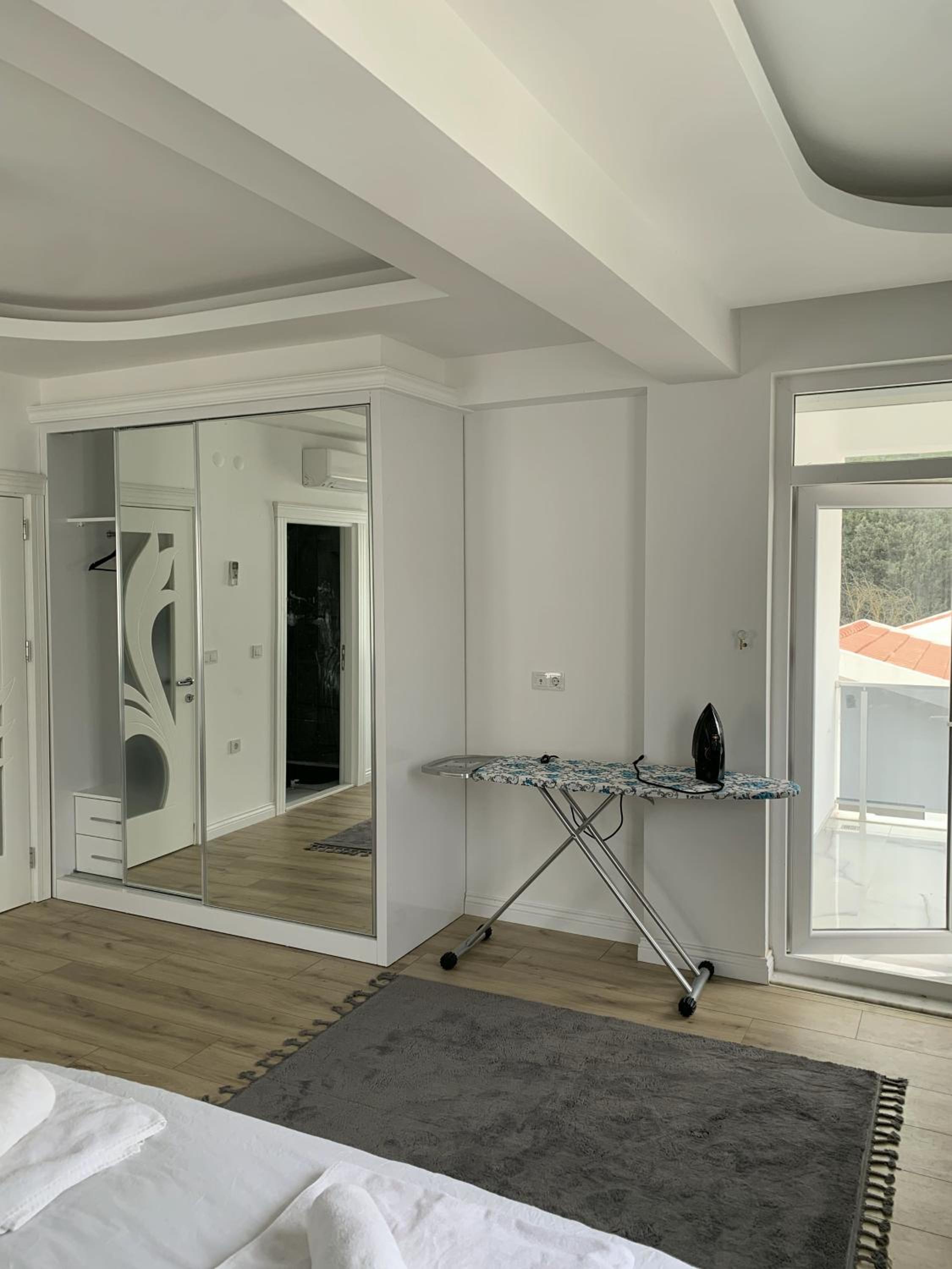 Deluxe Villa in Forest 4