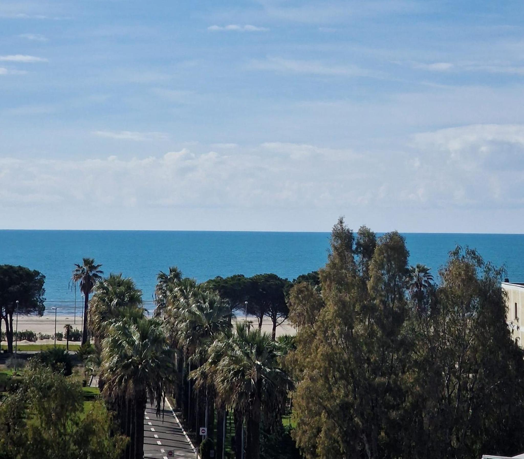 Royal Seaview Apartment