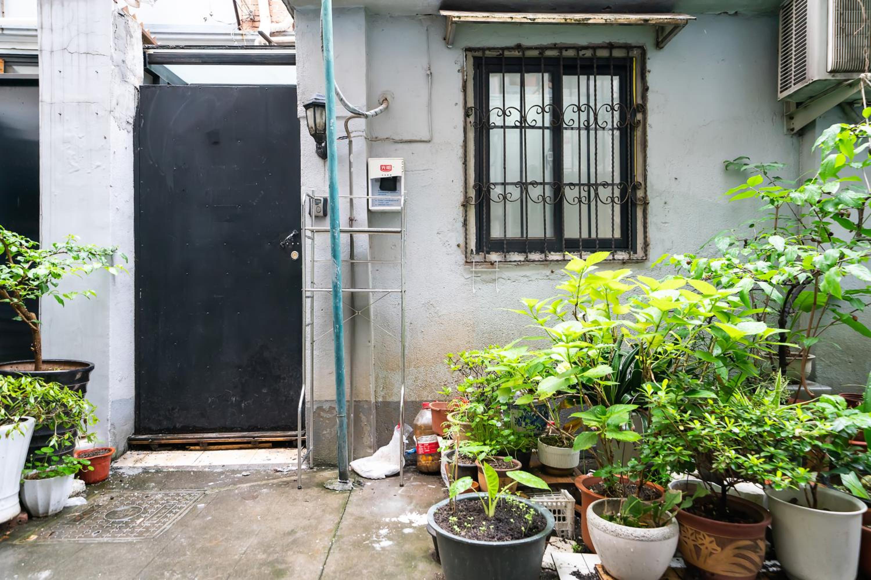 Shanghai Downtown Yi Du B&B - Near South Shaanxi Road Metro Station 600meters