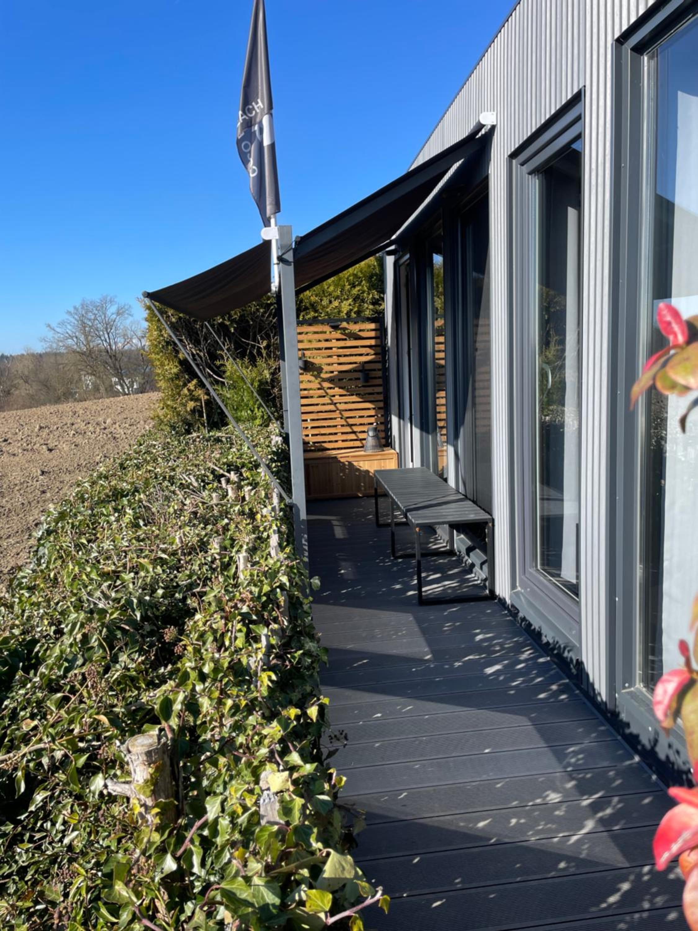 TINY-HOUSE mit Alpen- Stadt- und Poolblick , WLAN