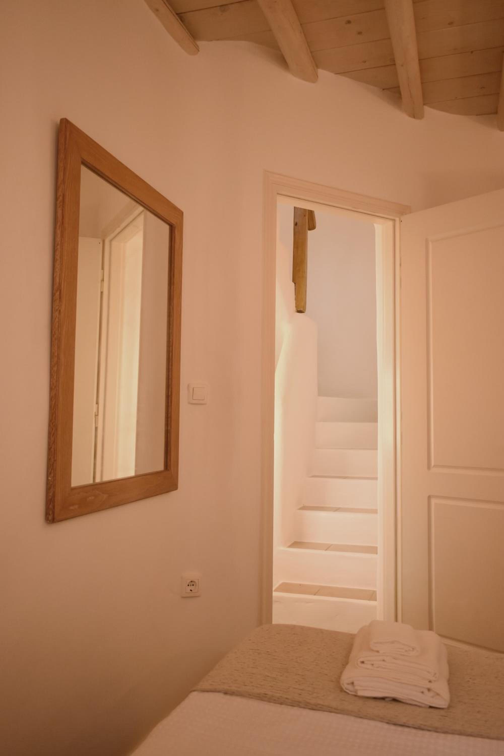 NISOS Home Stay