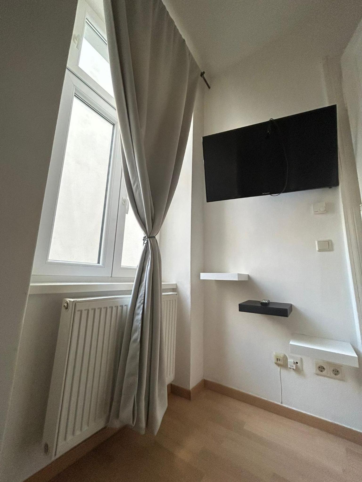 City Elegance Central Gem with FREE parking and FAST Internet 250 MBits