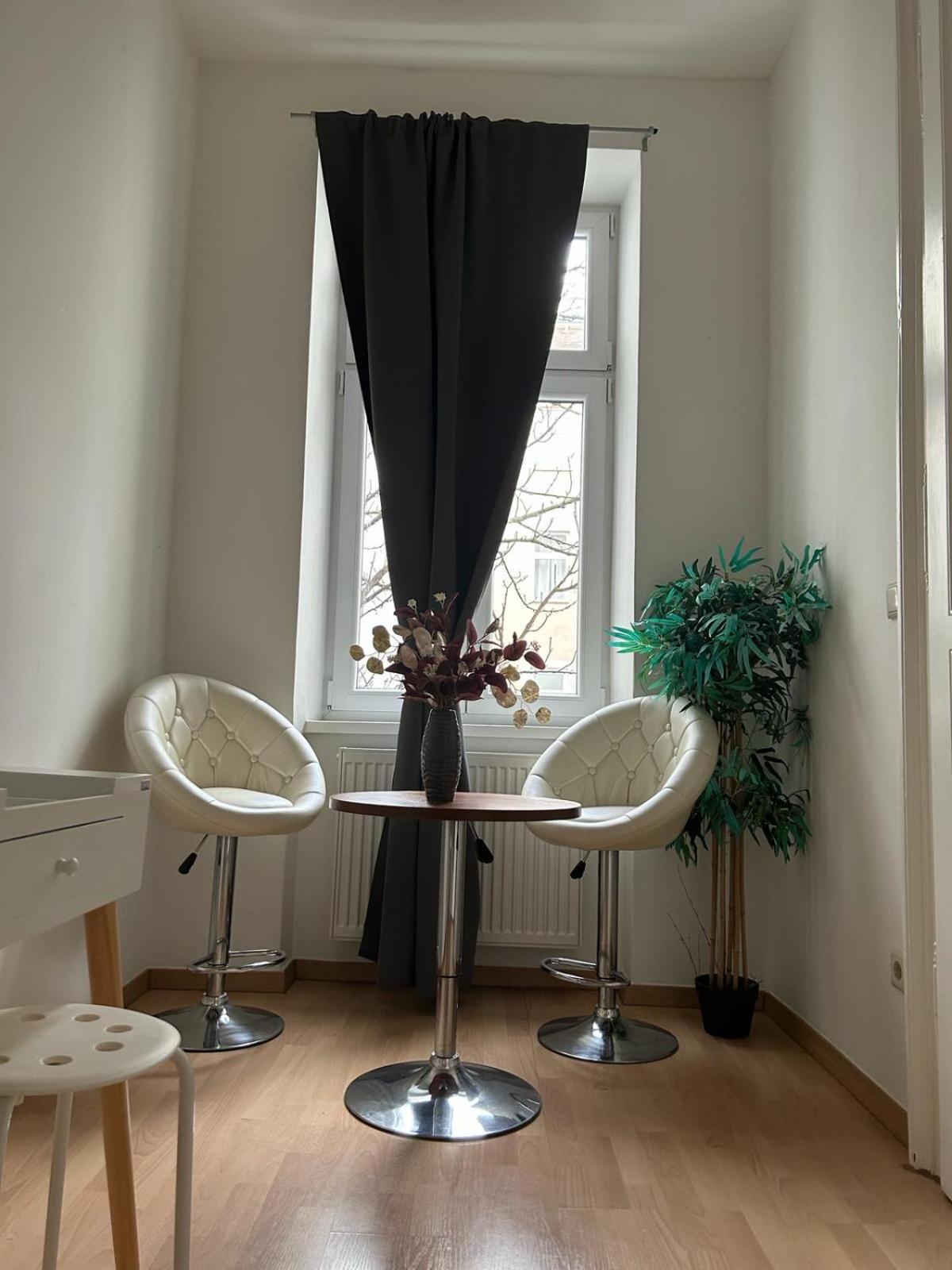 City Elegance Central Gem with FREE parking and FAST Internet 250 MBits