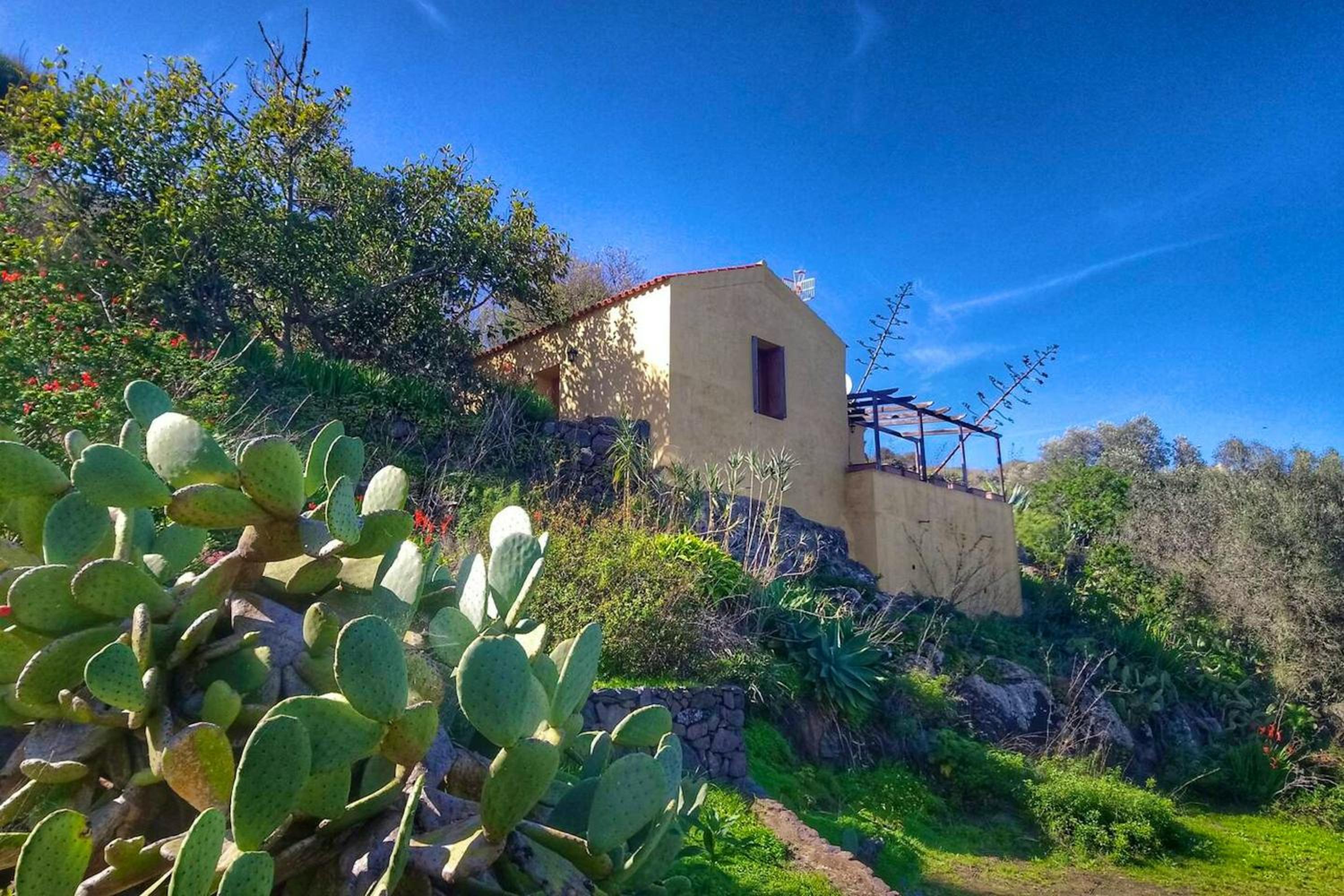 Charming Bungalow in Carreteria with Terrace and Parking