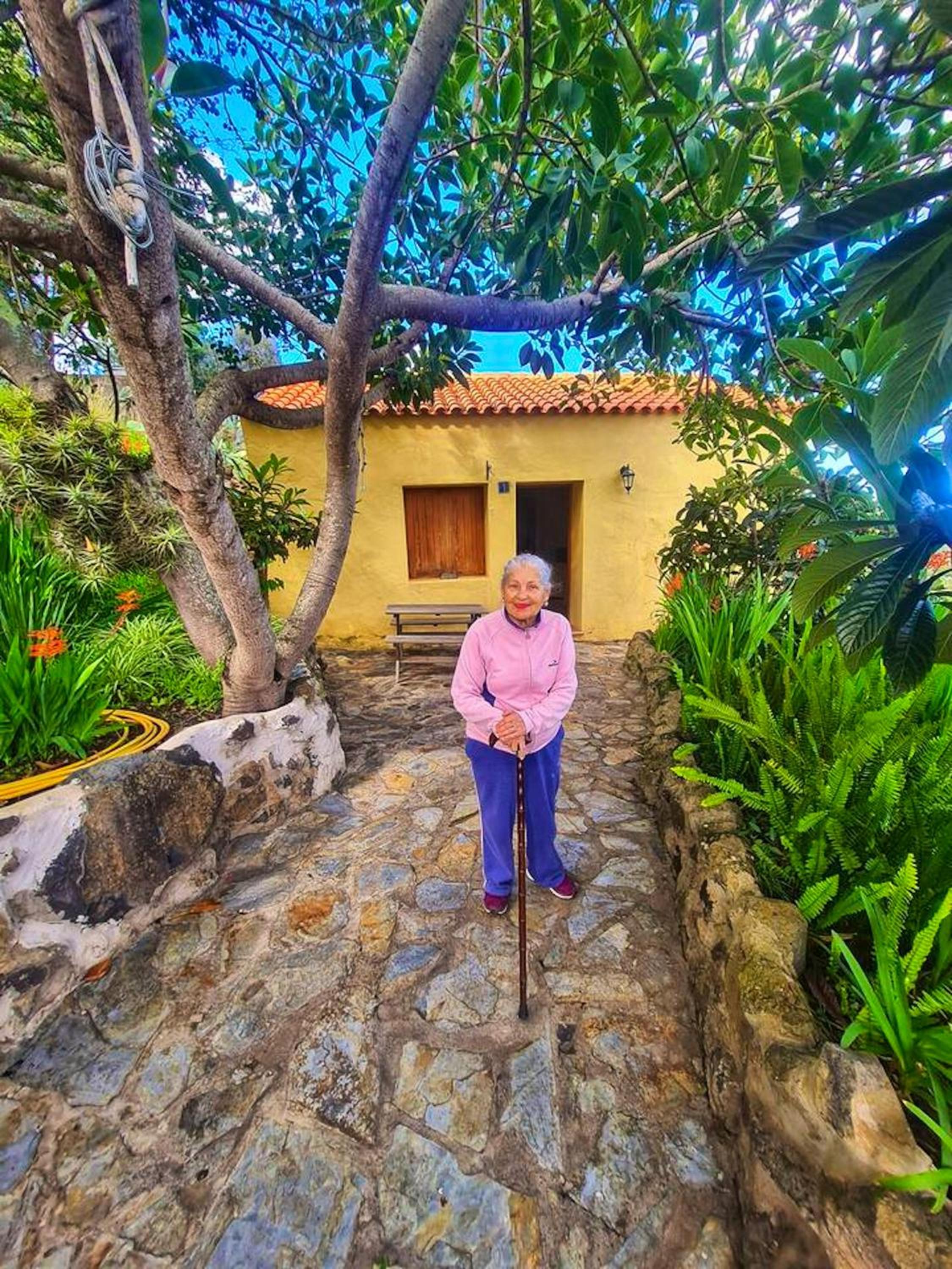 Charming Bungalow in Carreteria with Terrace and Parking