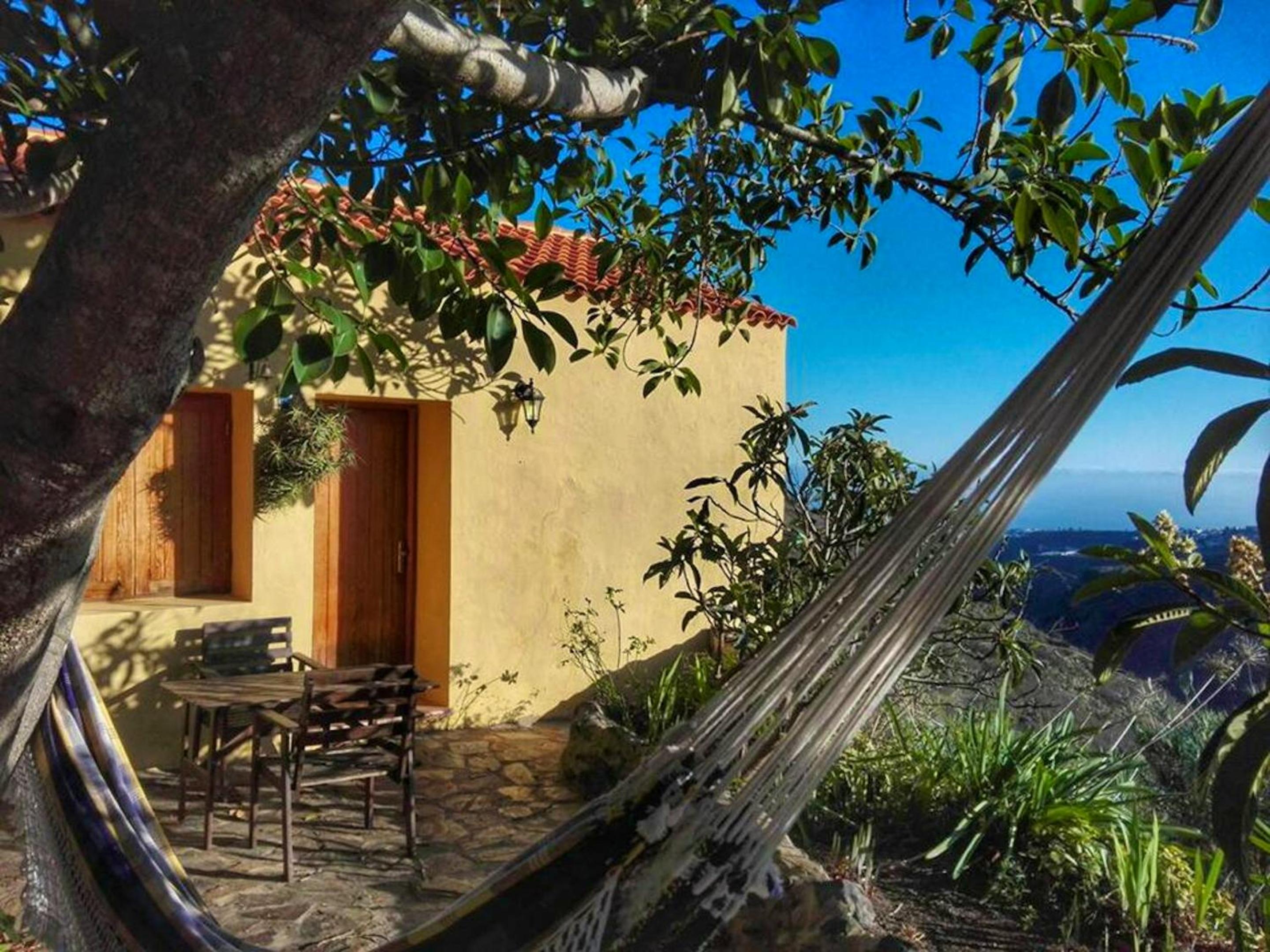 Charming Bungalow in Carreteria with Terrace and Parking