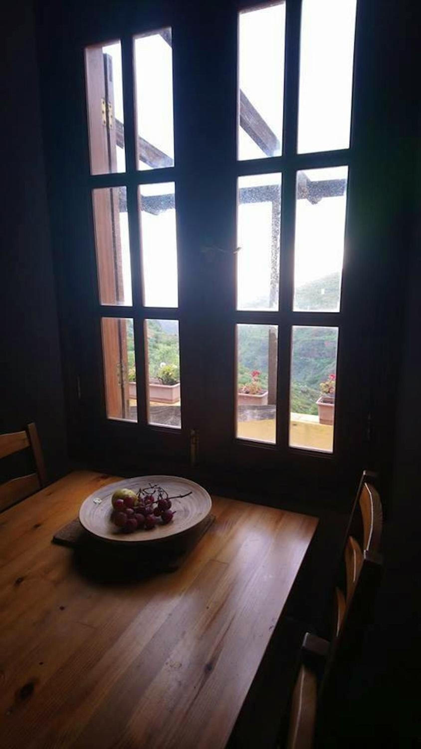 Charming Bungalow in Carreteria with Terrace and Parking
