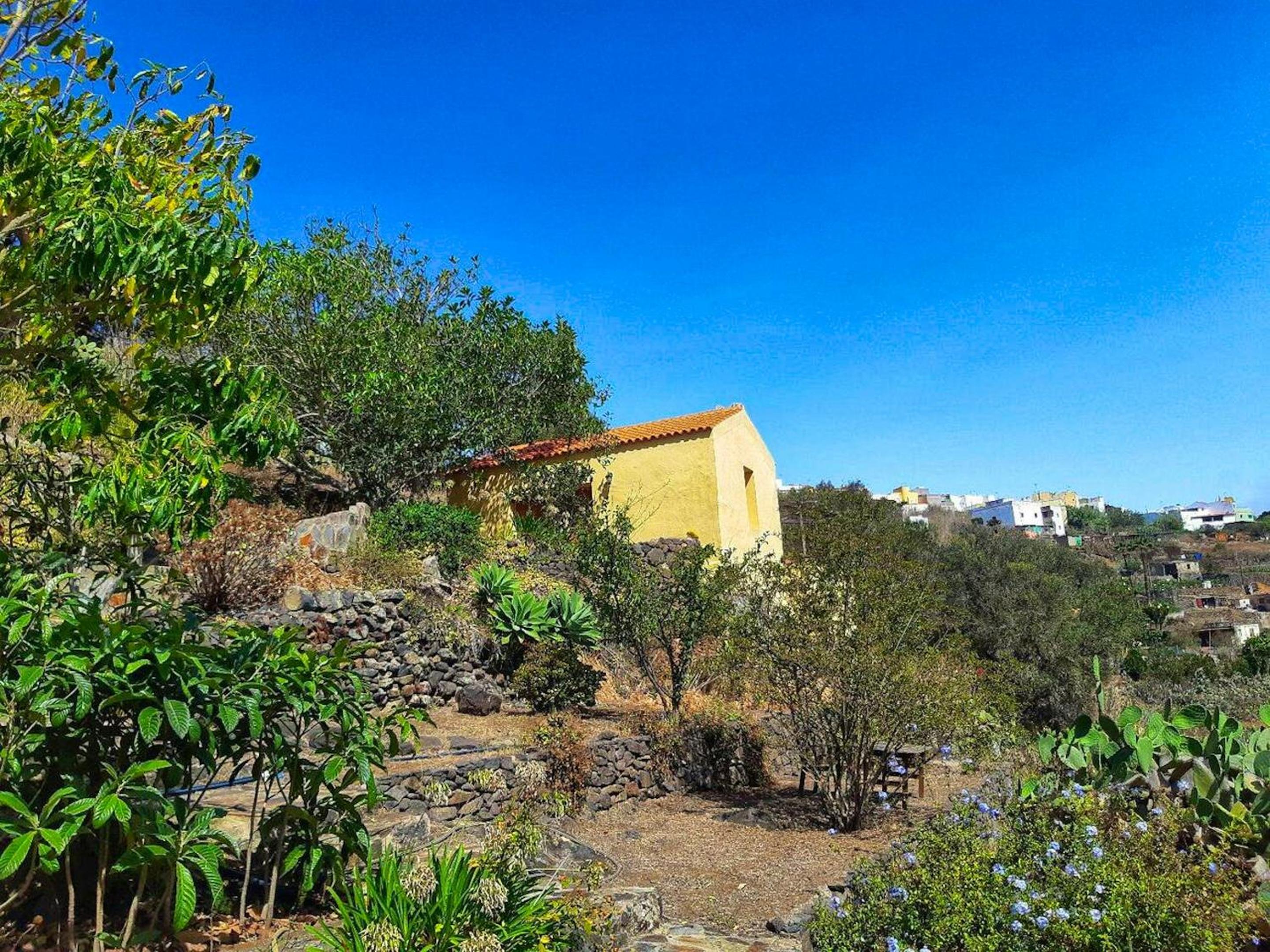 Charming Bungalow in Carreteria with Terrace and Parking