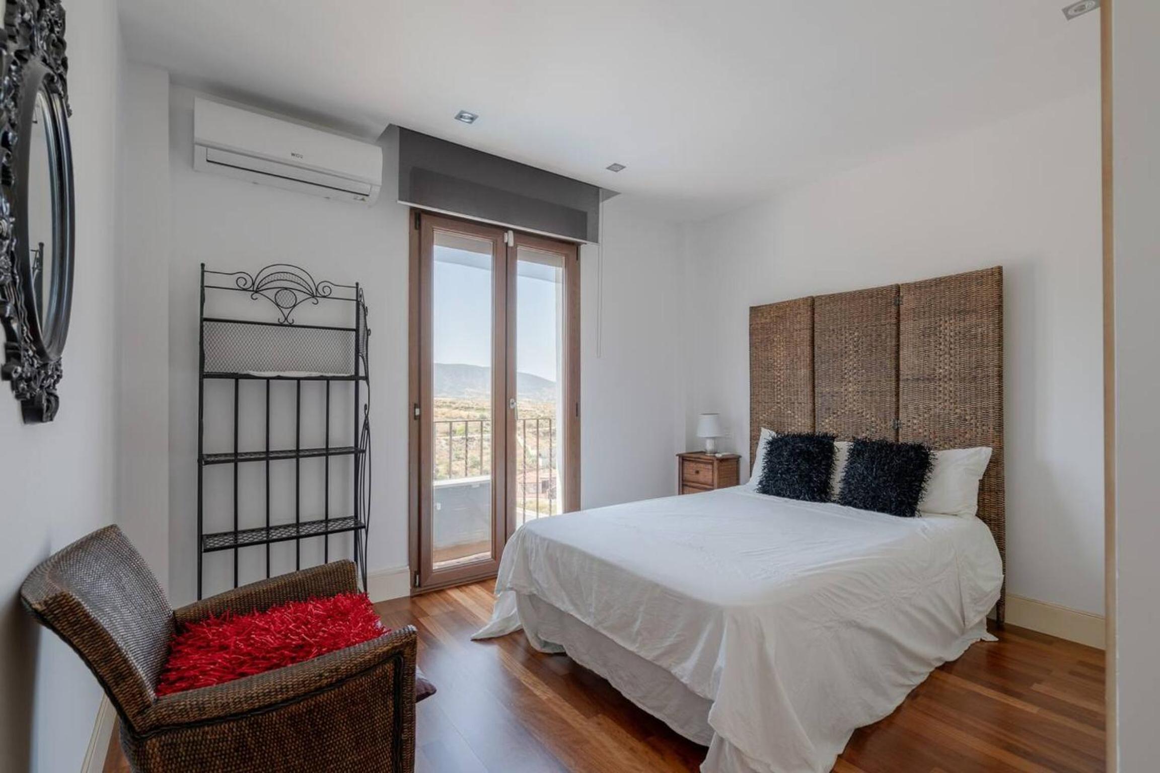 Spacious Villa in Granada with Private Pool and Jacuzzi