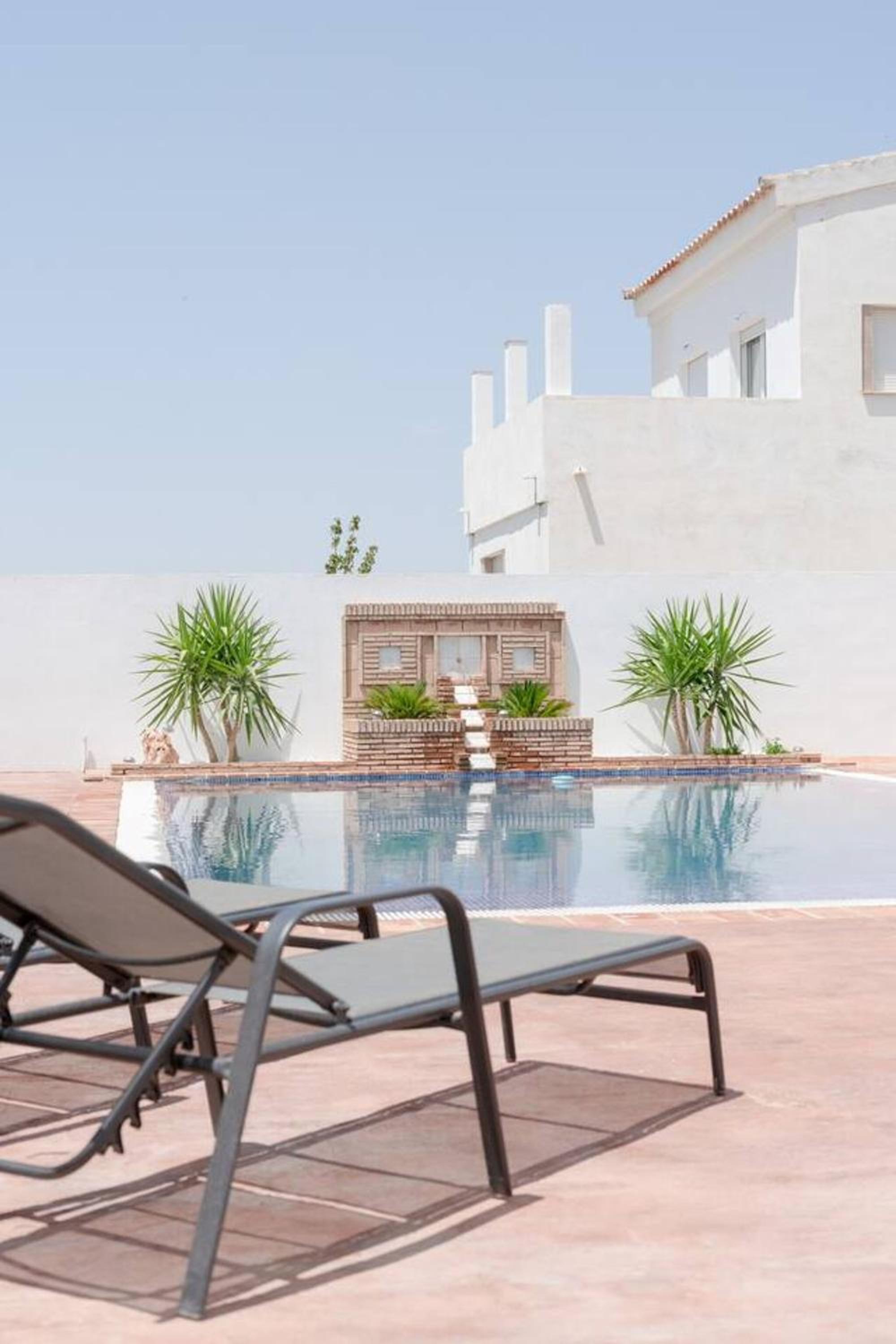 Spacious Villa in Granada with Private Pool and Jacuzzi