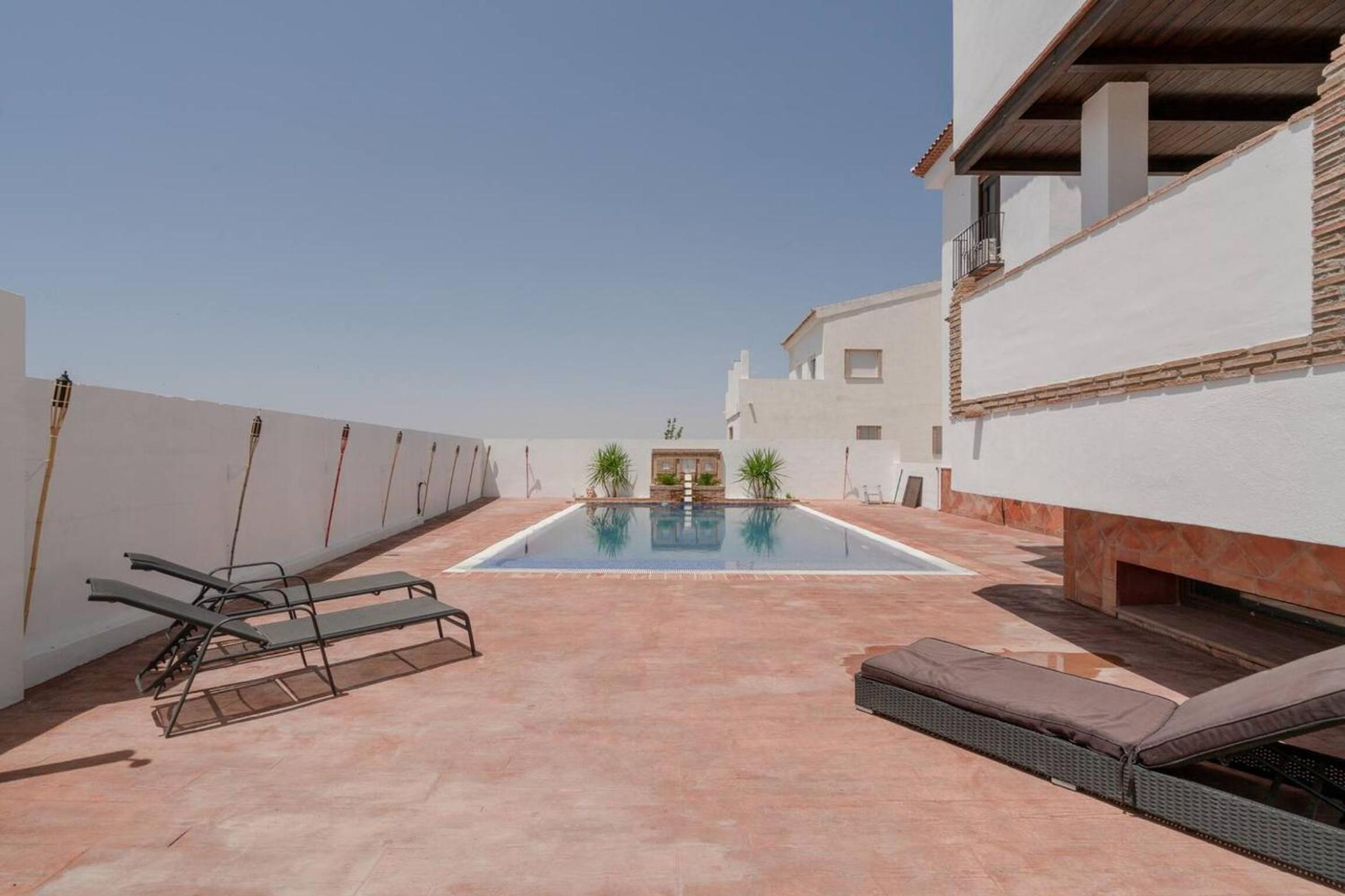 Spacious Villa in Granada with Private Pool and Jacuzzi