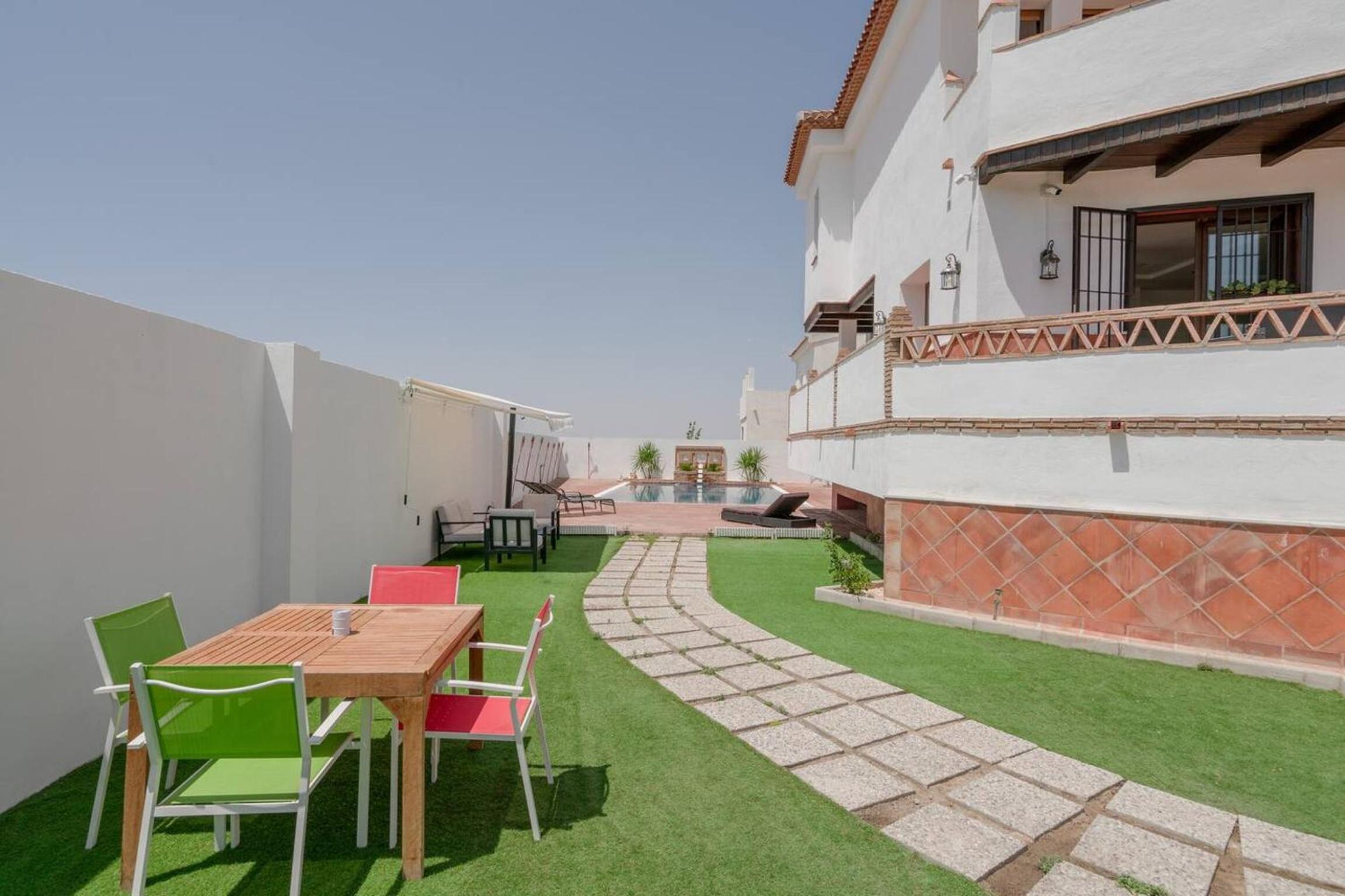 Spacious Villa in Granada with Private Pool and Jacuzzi