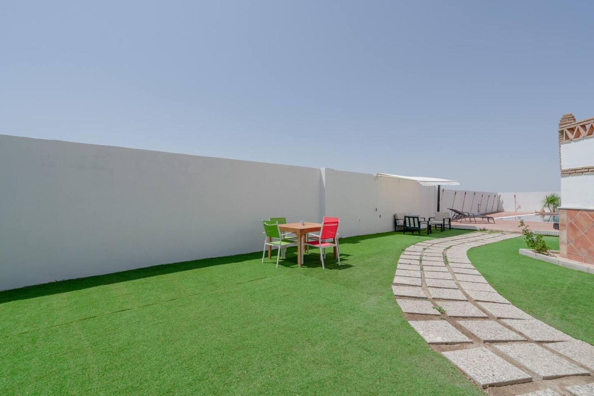 Spacious Villa in Granada with Private Pool and Jacuzzi
