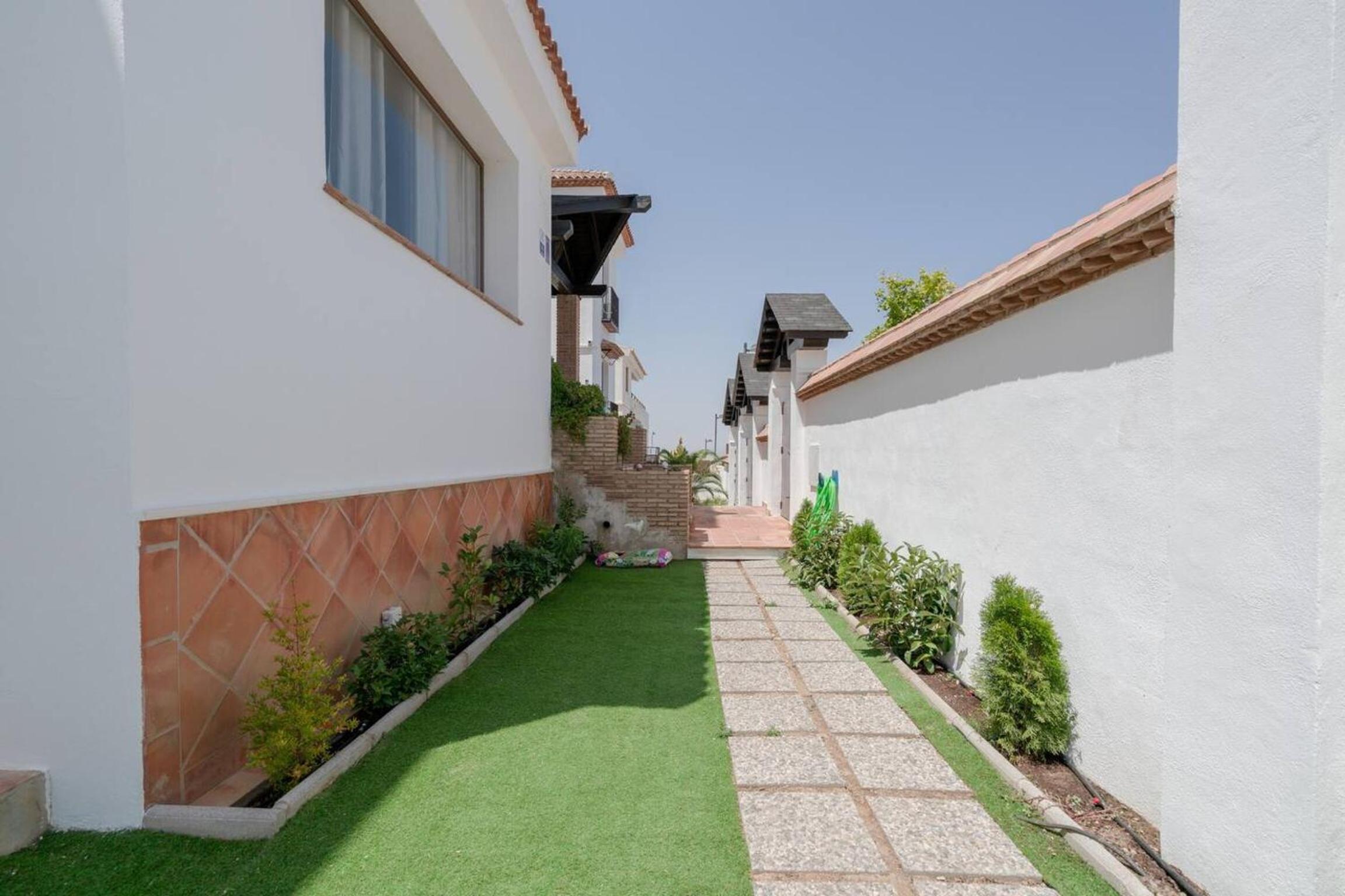 Spacious Villa in Granada with Private Pool and Jacuzzi