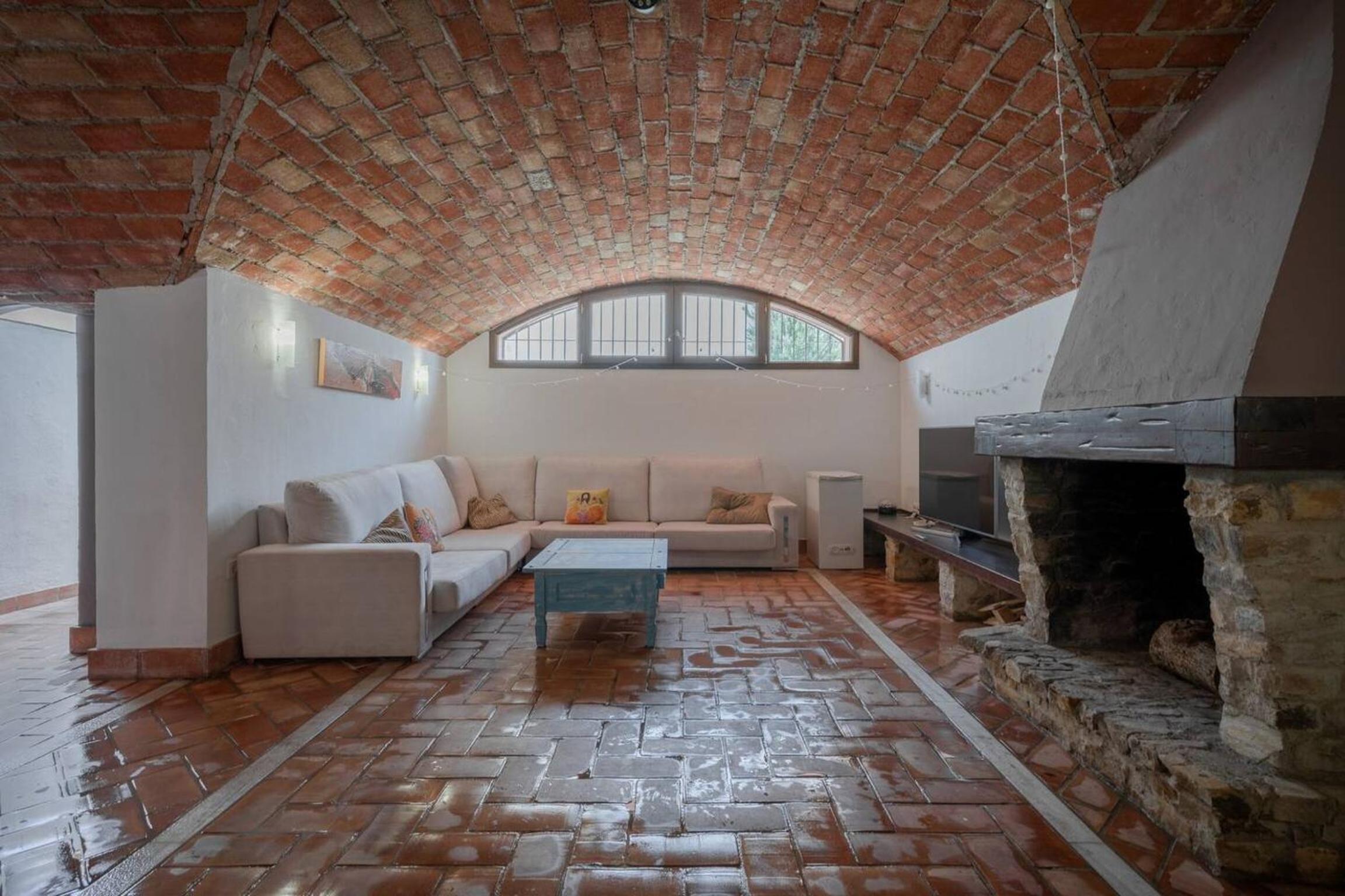 Spacious Villa in Granada with Private Pool and Jacuzzi