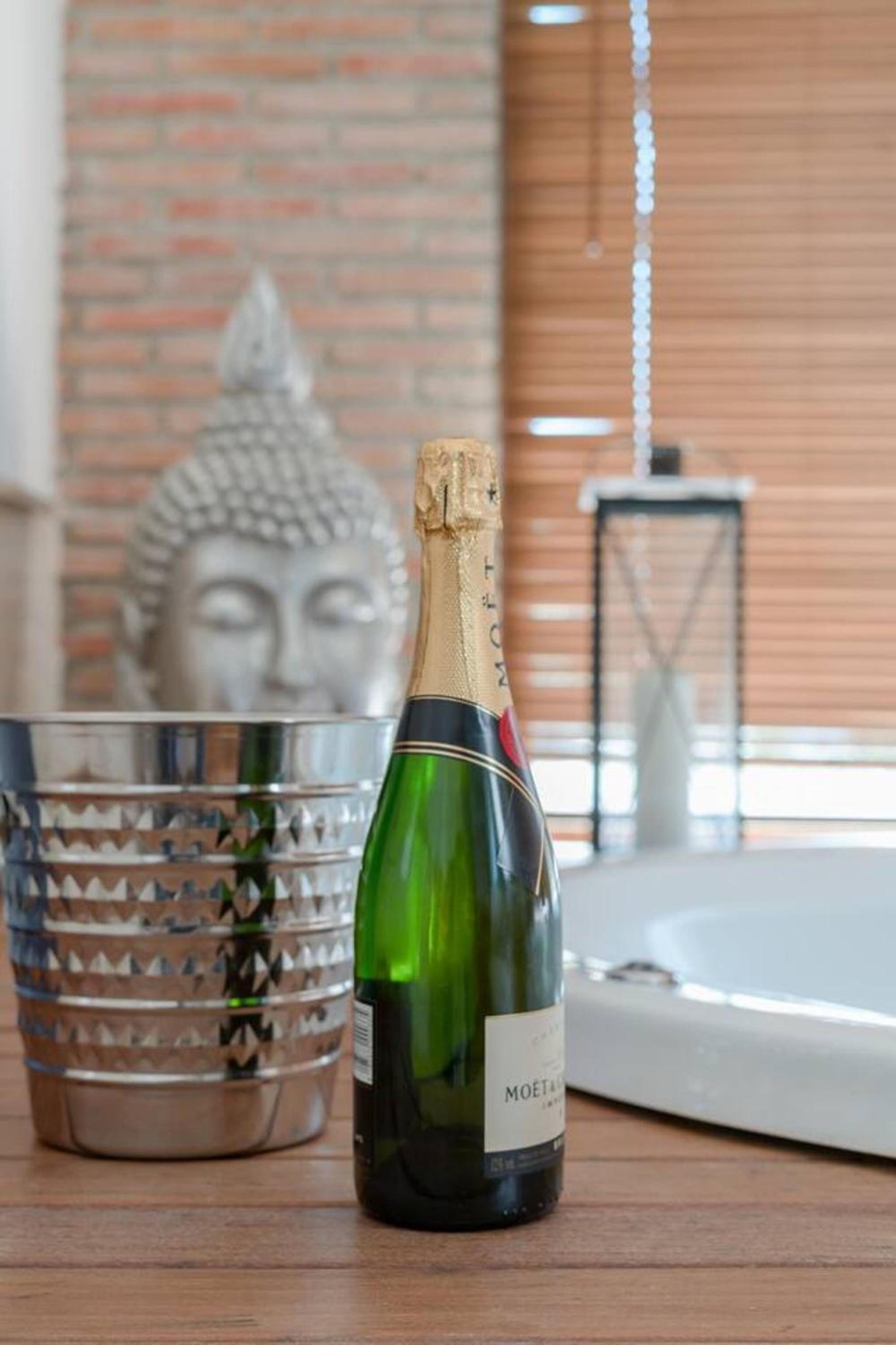 Spacious Villa in Granada with Private Pool and Jacuzzi
