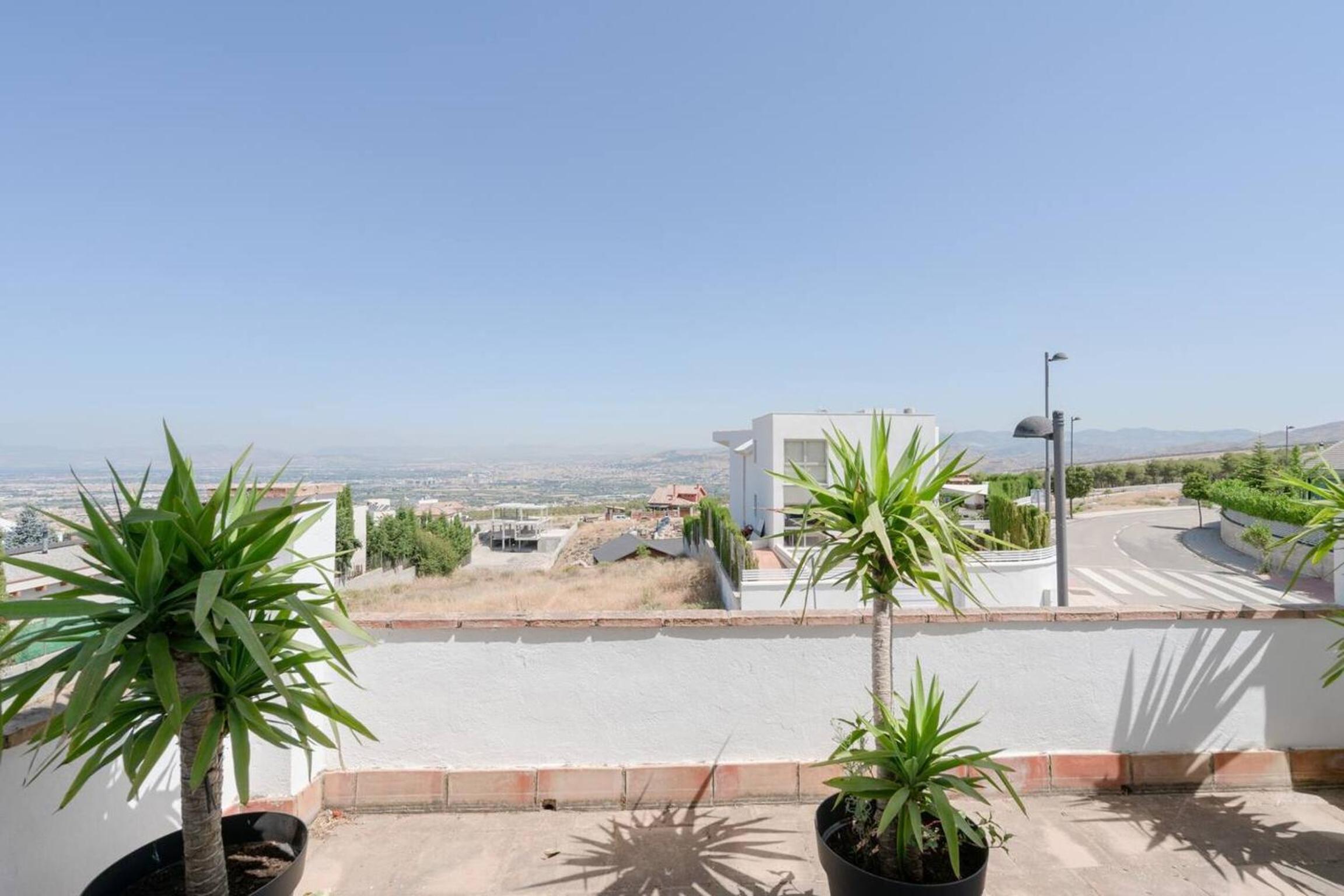 Spacious Villa in Granada with Private Pool and Jacuzzi