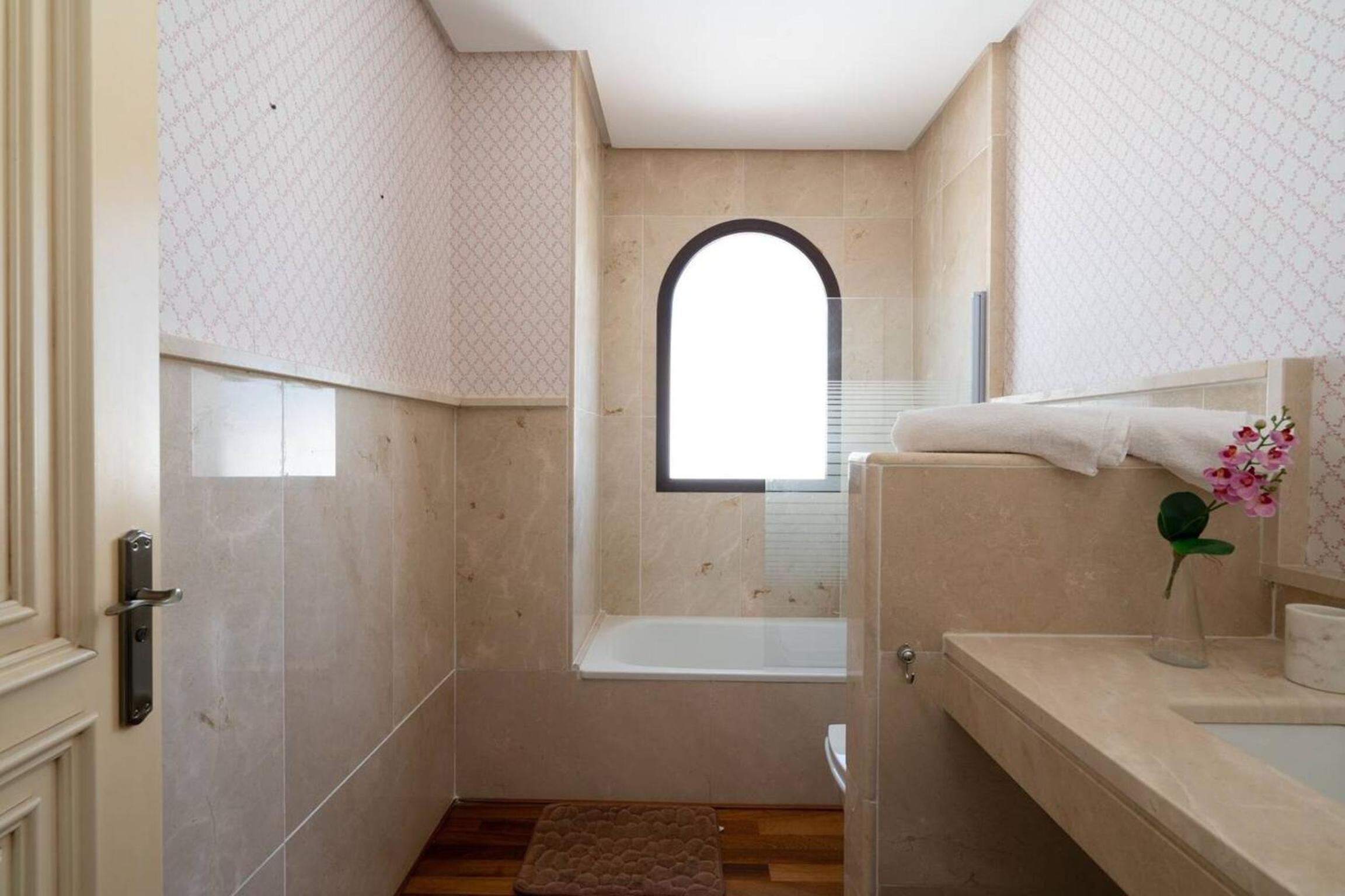 Spacious Villa in Granada with Private Pool and Jacuzzi