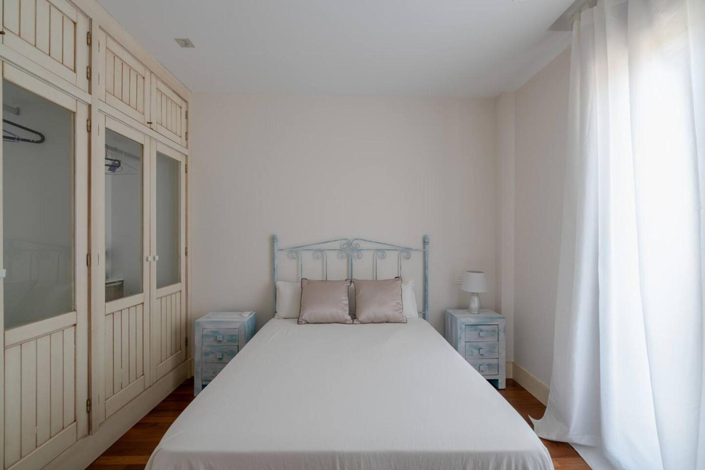 Spacious Villa in Granada with Private Pool and Jacuzzi
