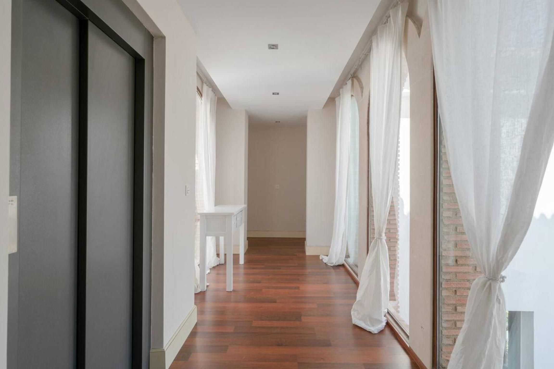 Spacious Villa in Granada with Private Pool and Jacuzzi