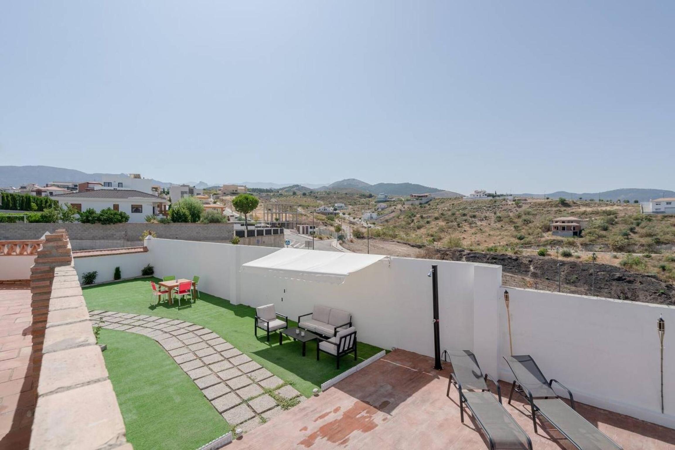 Spacious Villa in Granada with Private Pool and Jacuzzi