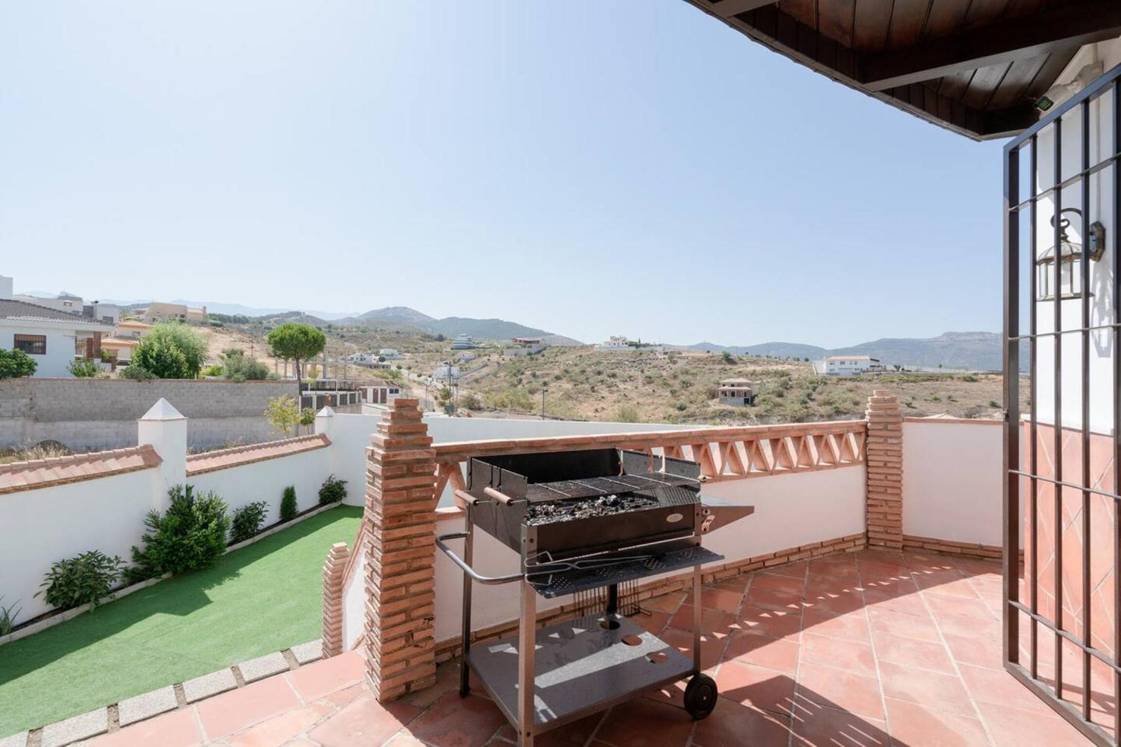 Spacious Villa in Granada with Private Pool and Jacuzzi