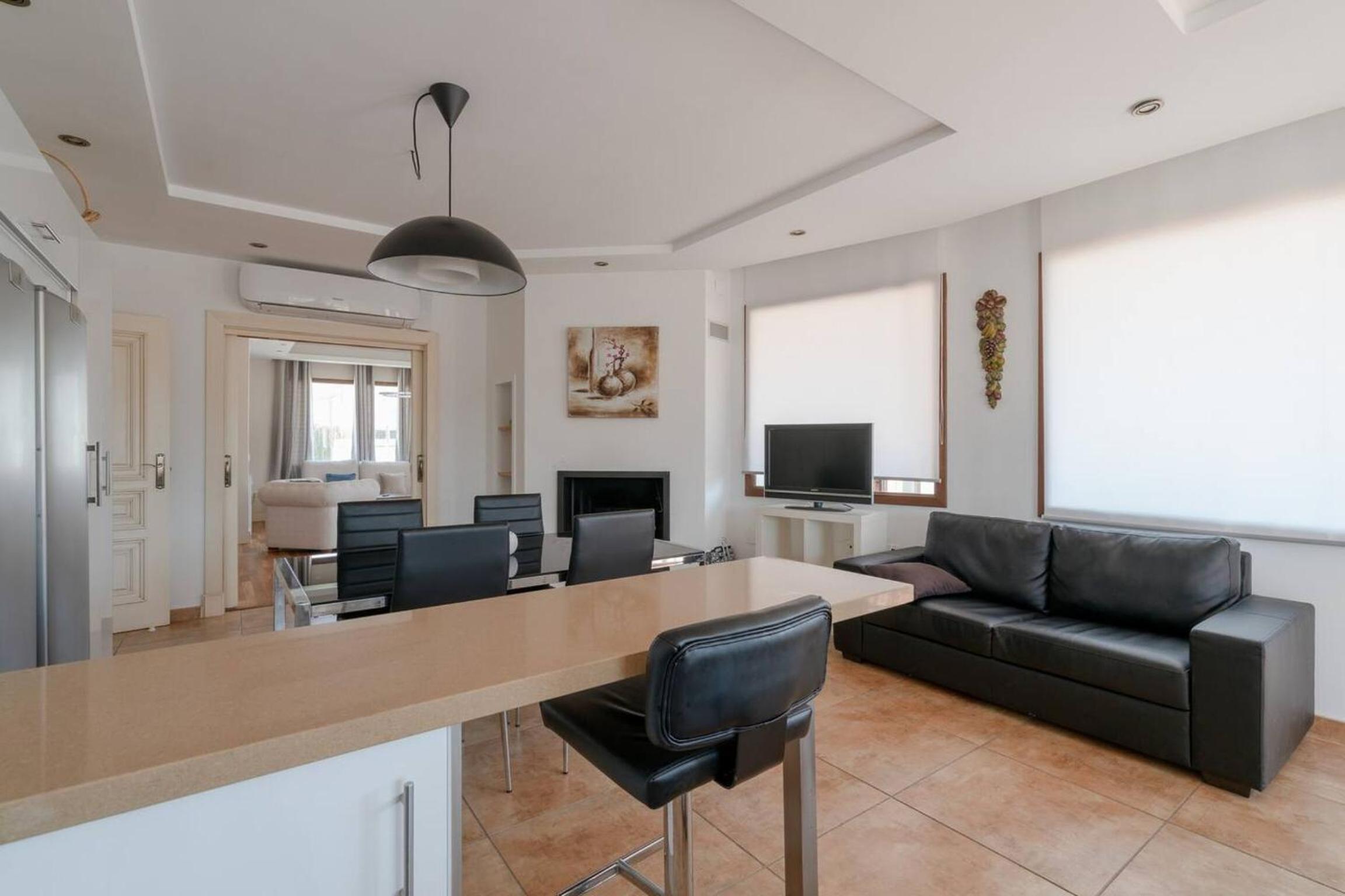 Spacious Villa in Granada with Private Pool and Jacuzzi