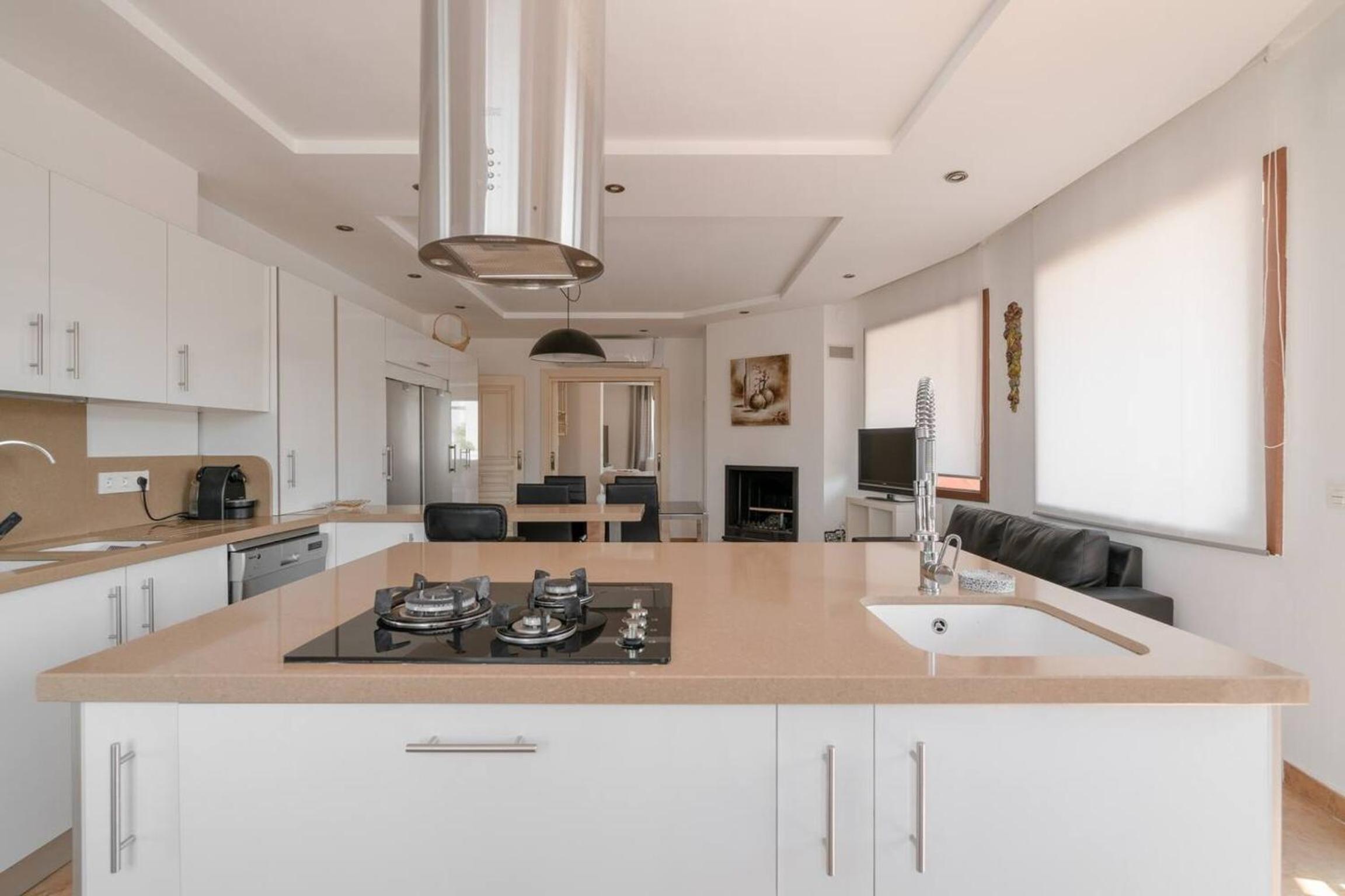 Spacious Villa in Granada with Private Pool and Jacuzzi
