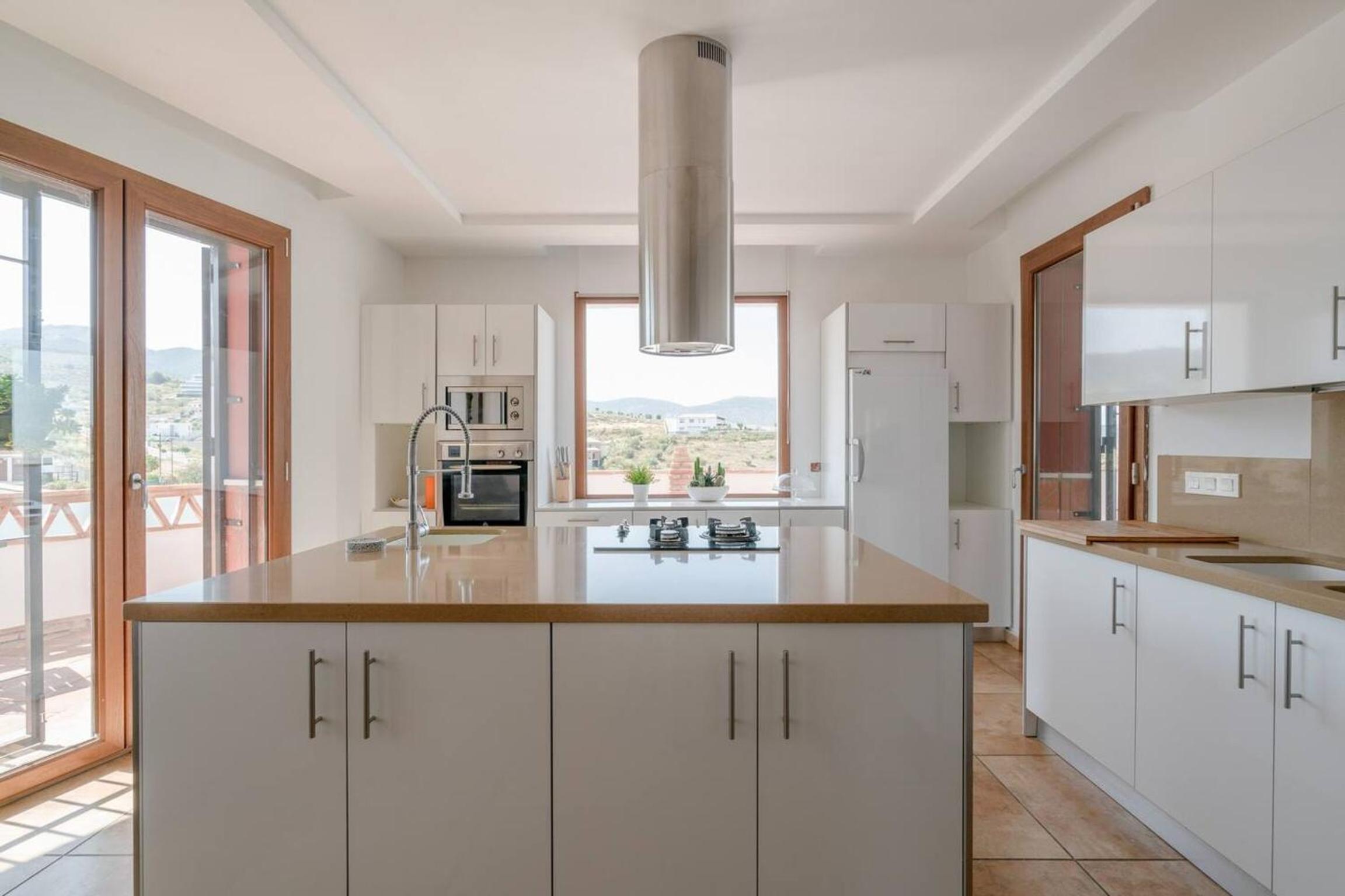 Spacious Villa in Granada with Private Pool and Jacuzzi