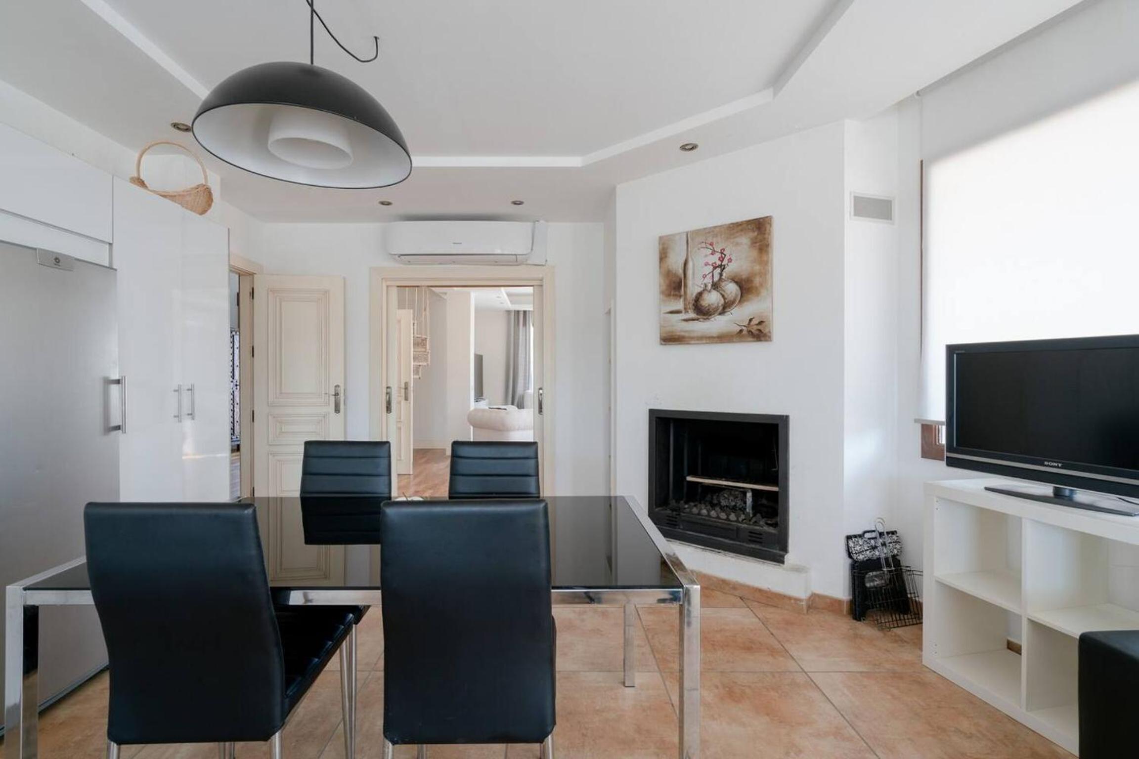 Spacious Villa in Granada with Private Pool and Jacuzzi