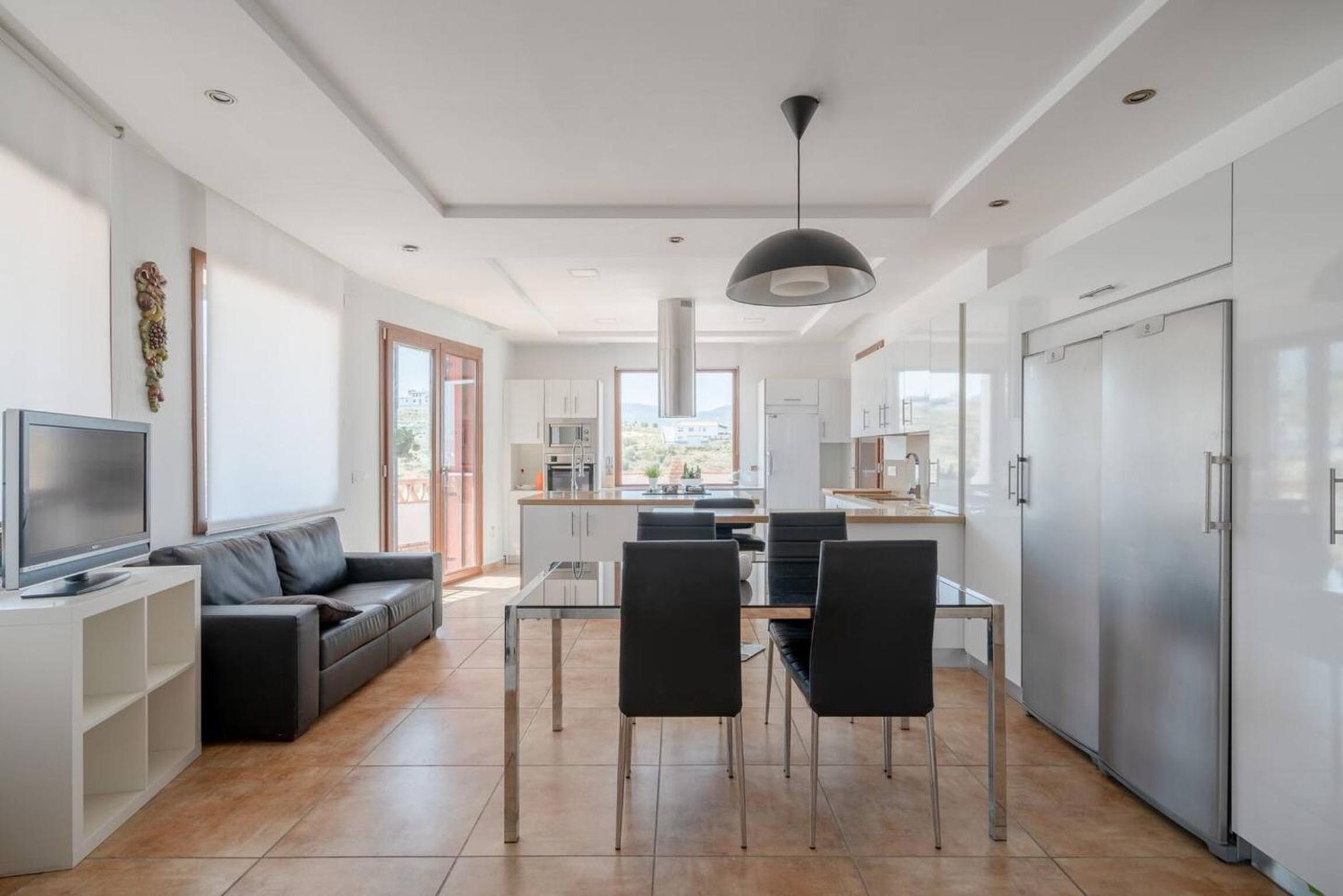 Spacious Villa in Granada with Private Pool and Jacuzzi