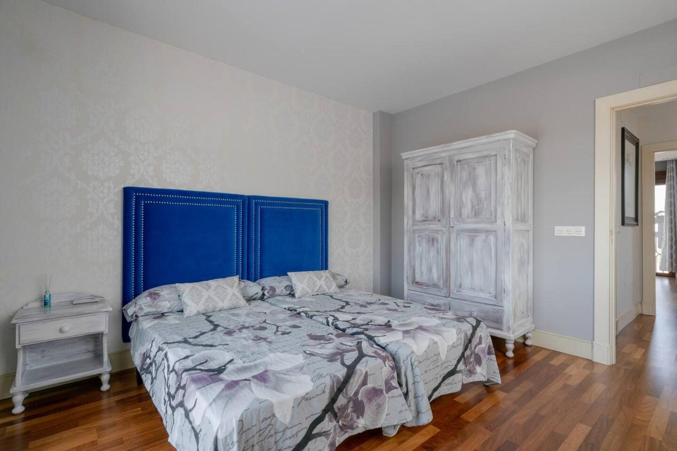 Spacious Villa in Granada with Private Pool and Jacuzzi