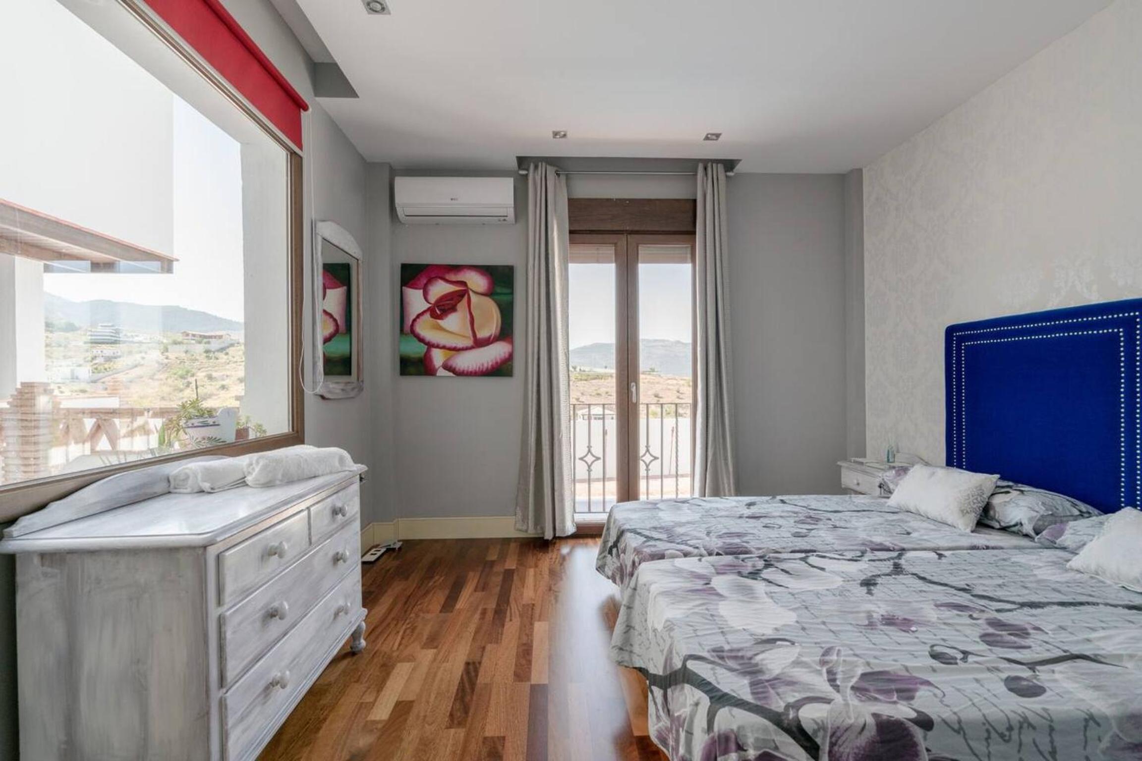 Spacious Villa in Granada with Private Pool and Jacuzzi