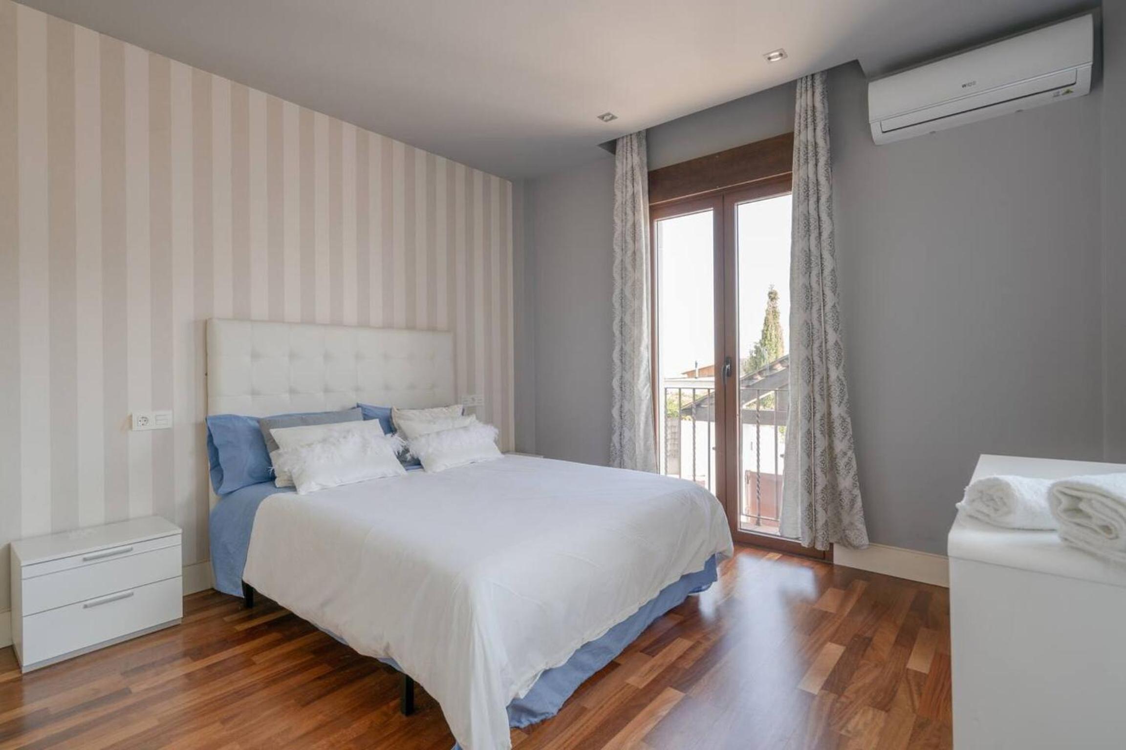 Spacious Villa in Granada with Private Pool and Jacuzzi