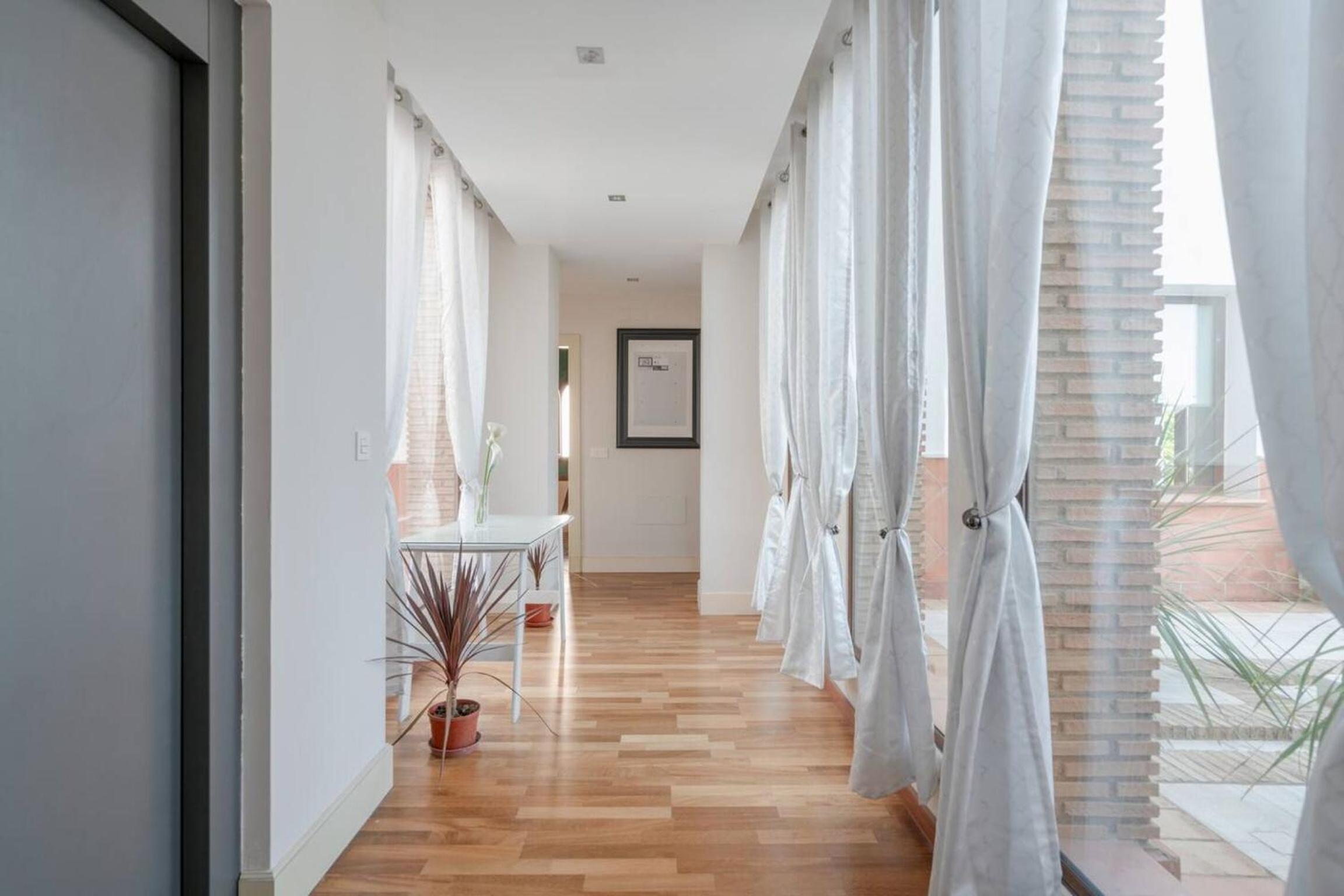 Spacious Villa in Granada with Private Pool and Jacuzzi