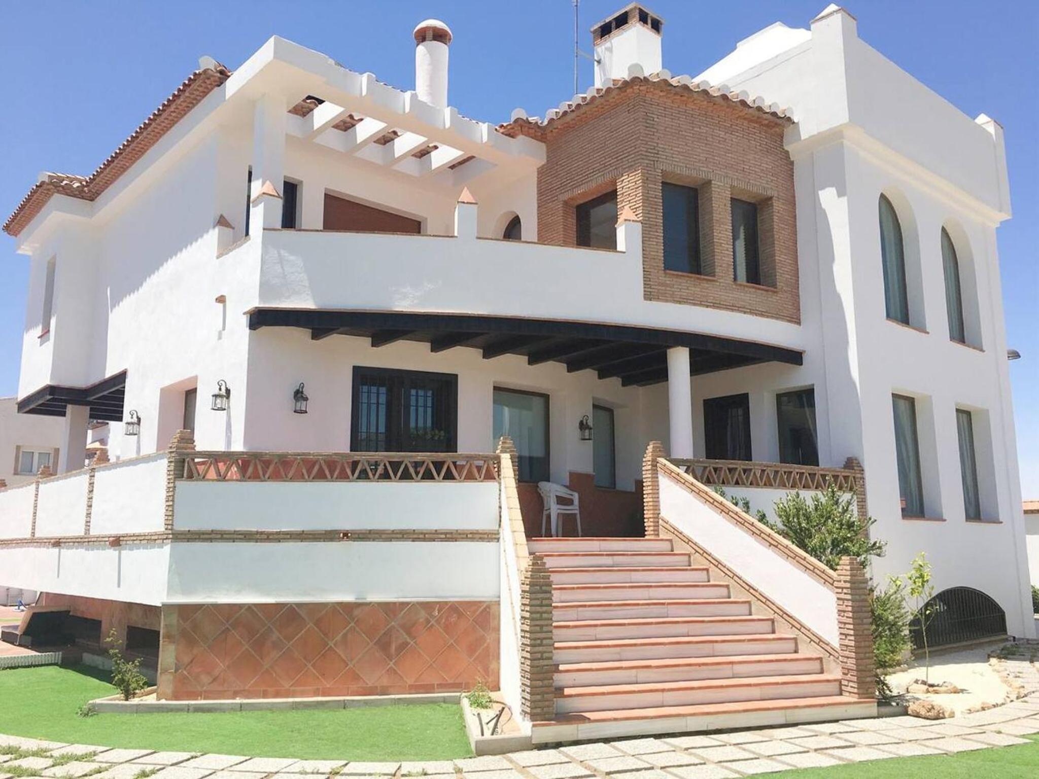 Spacious Villa in Granada with Private Pool and Jacuzzi