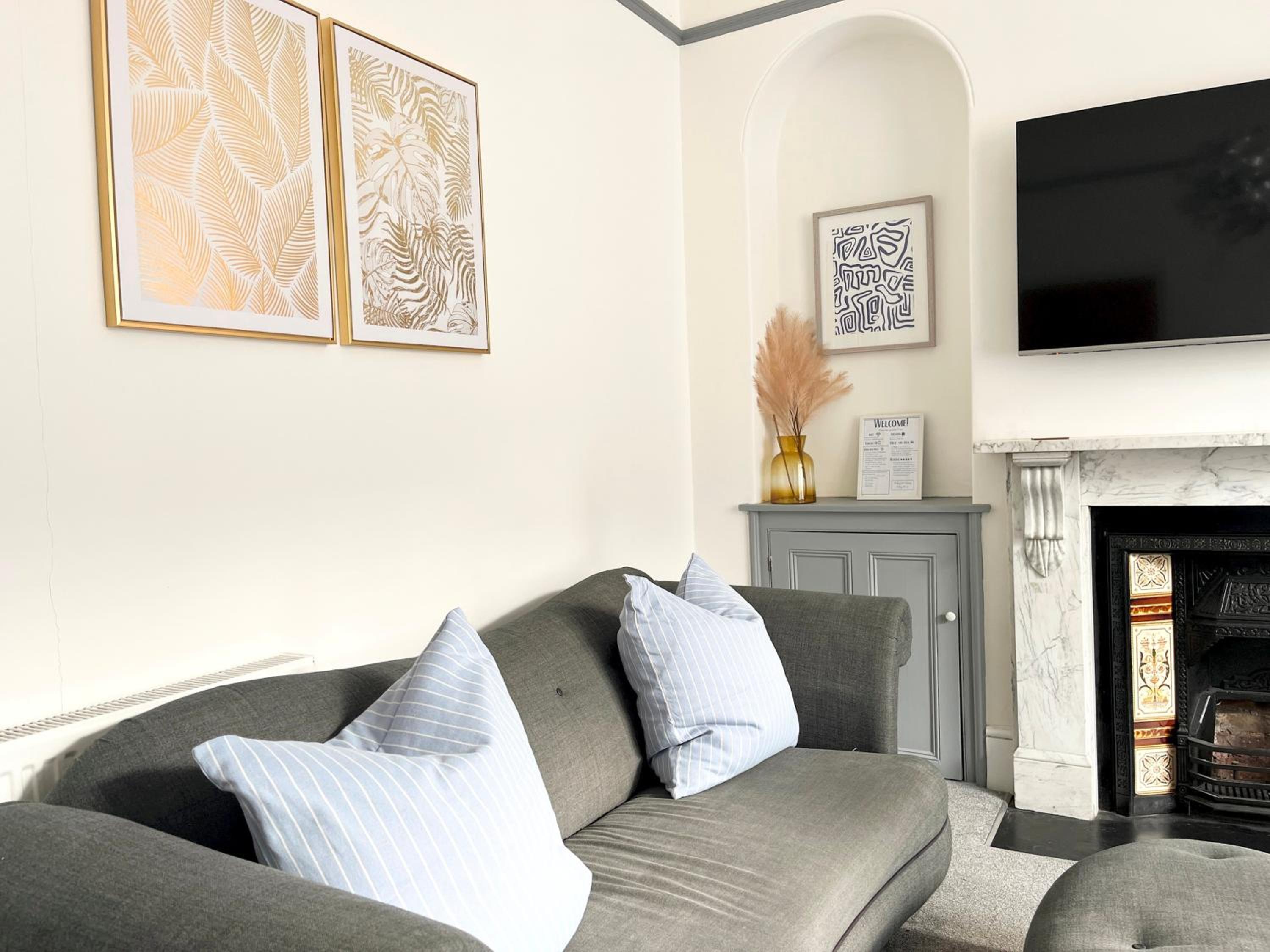 Spacious Home Near Seafront & Train Station 5 Bed Sleeps 10- Central Penzance view 5